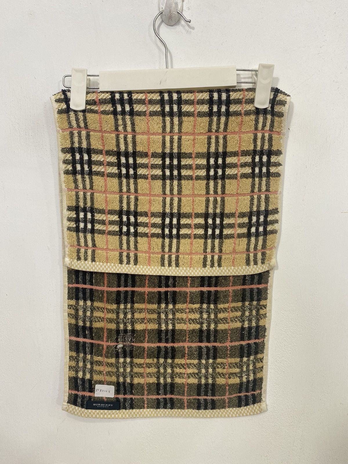 Burberry 💥VINTAGE BURBERRY London Nova Check hand / face towel Size ONE SIZE - 2 Thumbnail