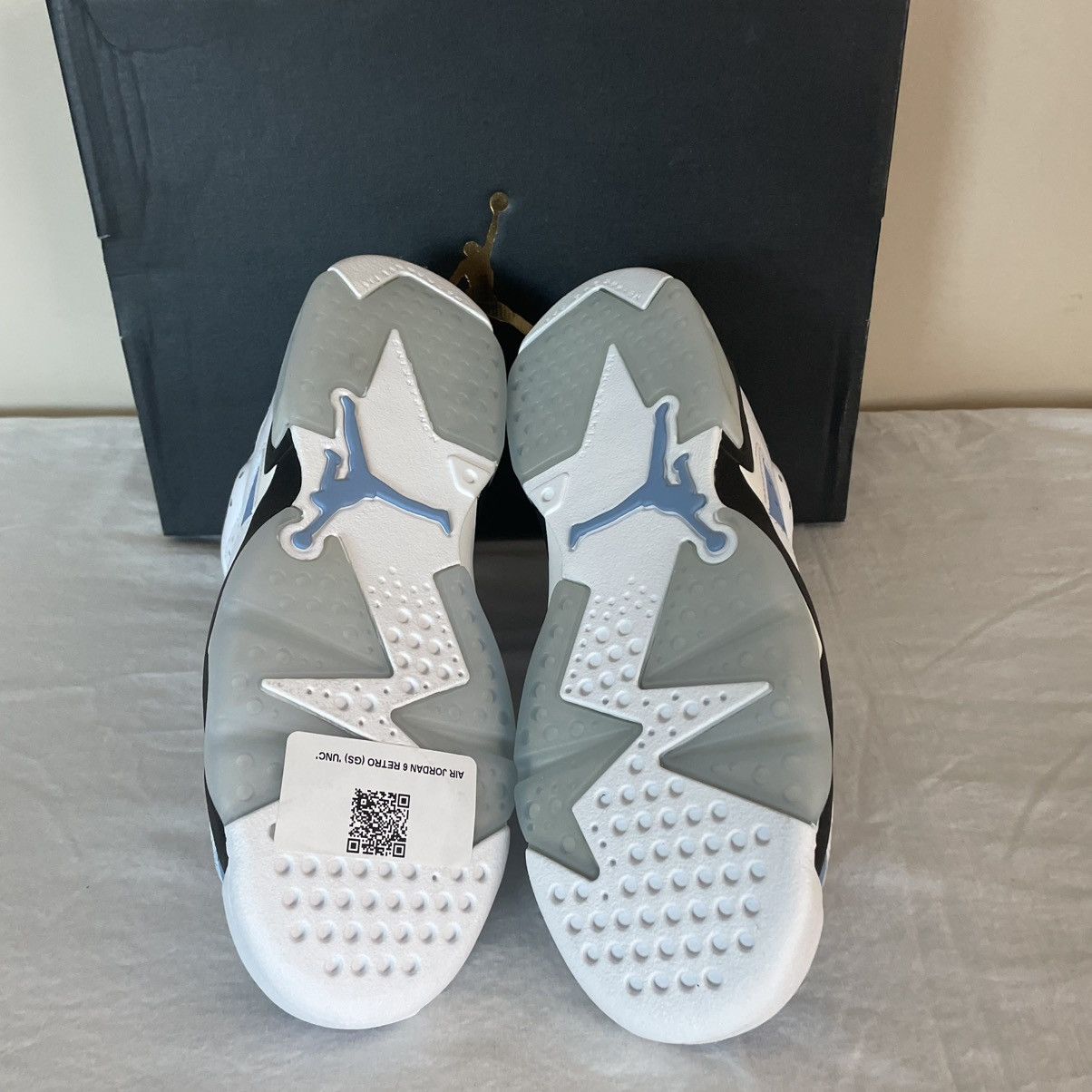 Jordan Brand × Nike Nike Air Jordan 6 Retro UNC Mens US Size 5.5 384665-410 Size US 5.5 / EU 38 - 7 Thumbnail