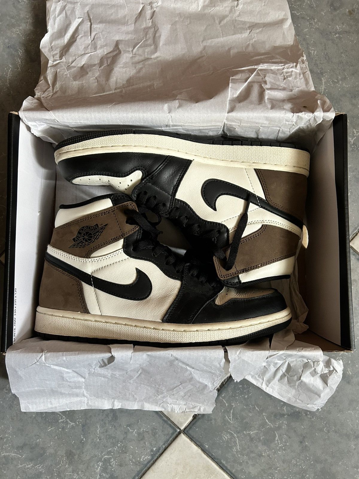Nike Nike Air Jordan 1 Retro High OG “Dark Mocha” Size US 9 / EU 42 - 2 Thumbnail