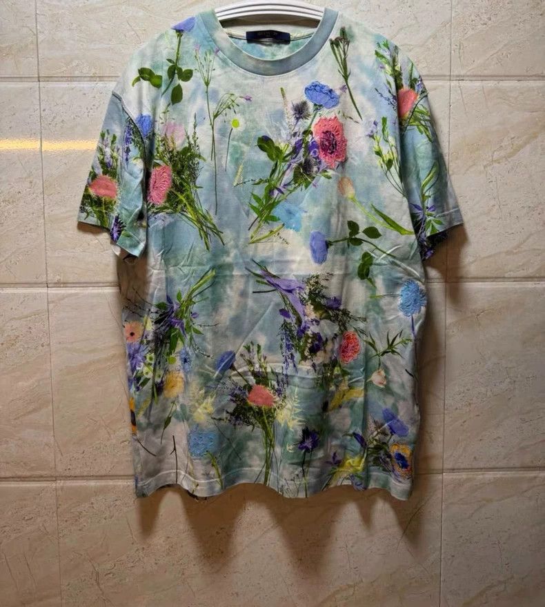 Louis Vuitton Louis Vuitton Rendered Floral Embroidery Short Sleeve 2503- Size US S / EU 44-46 / 1 - 1 Thumbnail