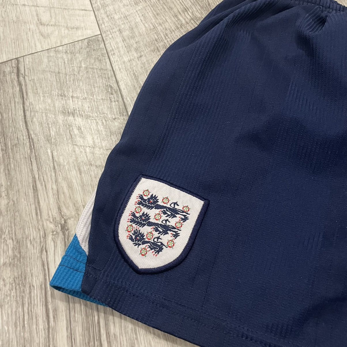 Umbro × Vintage Vintage 90s Umbro England Soccer Shorts Football Club jersey Size US 26 / EU 42 - 2 Thumbnail