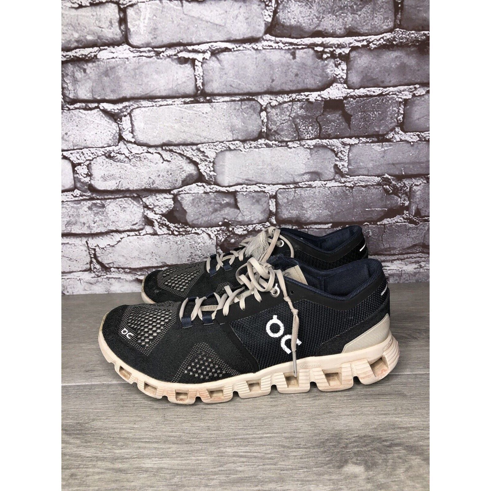 On On Cloud Black White Comfort Gym Lace Up Running Shoes Women Size US 8.5 / IT 38.5 - 1 Thumbnail