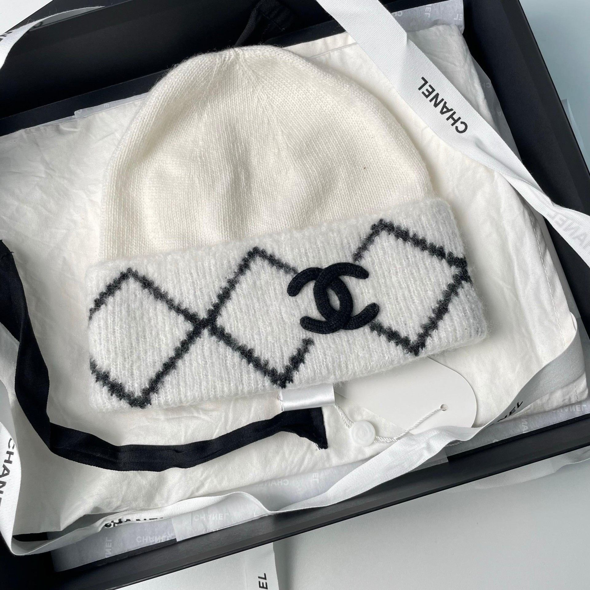 Chanel Chanel Black White Diamond Double C Beanie Size ONE SIZE - 1 Thumbnail
