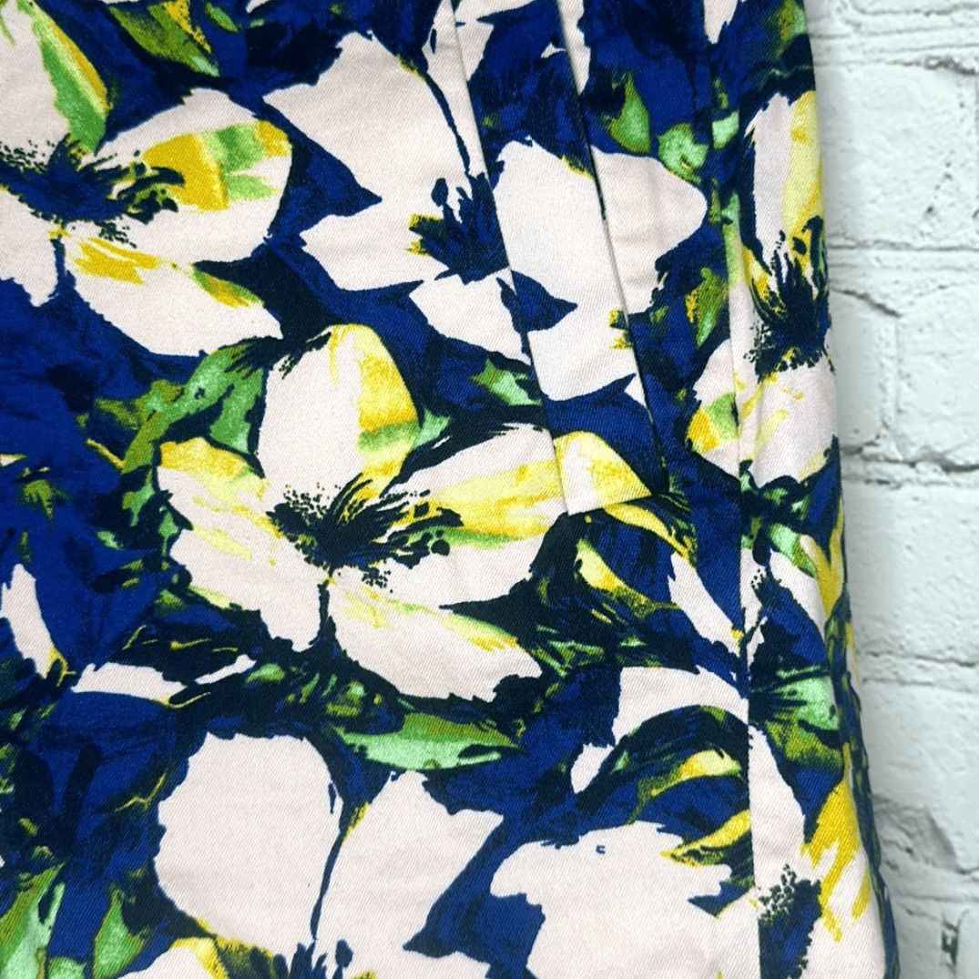 J.Crew J. Crew Floral print Stretch Shorts Side Zip sz 8 Pockets Multicolor Chino Women 8 Size 30" / US 8 / IT 44 - 2 Thumbnail