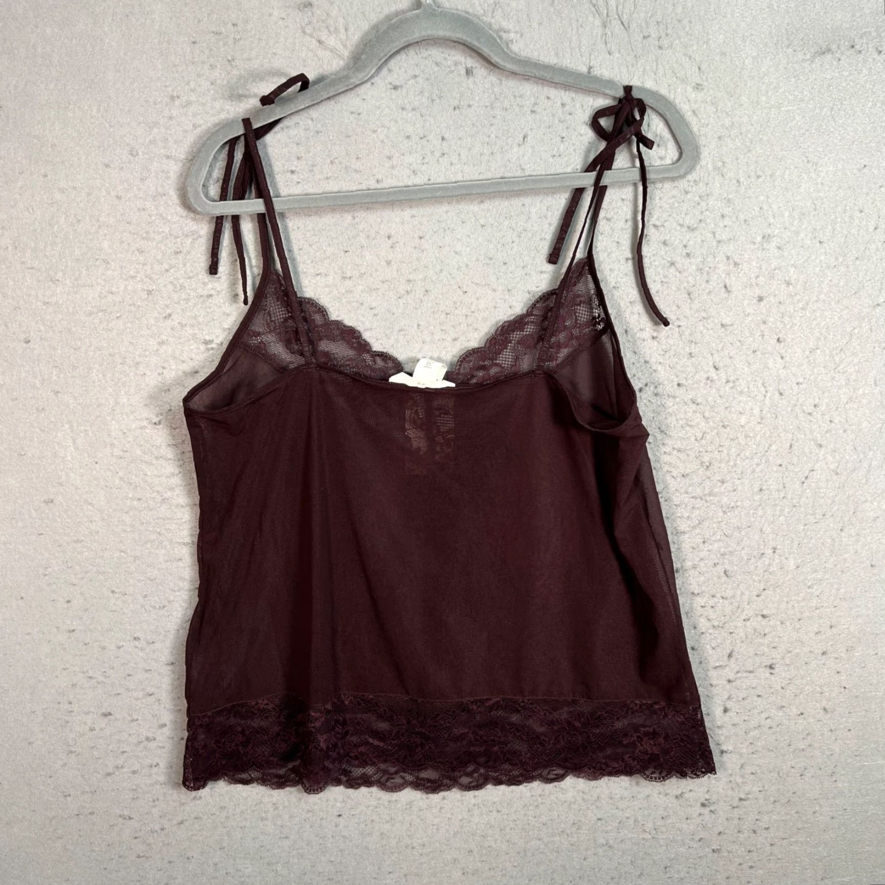 H&M H&M Camisole Tank Shirt Womens Medium Burgundy Lace Trim Cami Top Spaghetti Straps Adjustable Tie Straps Sleeveless Size M / US 6-8 / IT 42-44 - 2 Thumbnail
