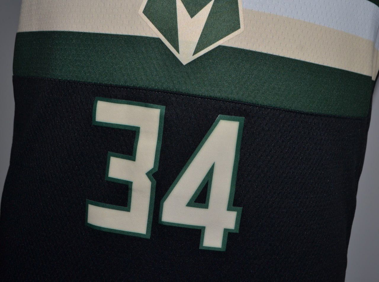 NBA NIKE Milwaukee Bucks Giannis Antetokounmpo Jersey Undershirt Size US L / EU 52-54 / 3 - 4 Thumbnail