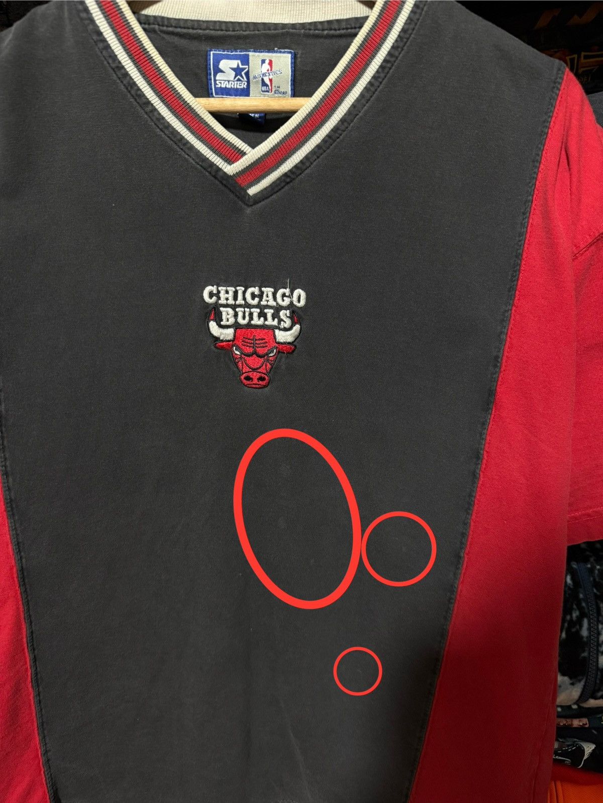 Vintage Vintage 90’s Starter NBA Chicago Bulls Basketball T-Shirt Size US XL / EU 56 / 4 - 8 Thumbnail