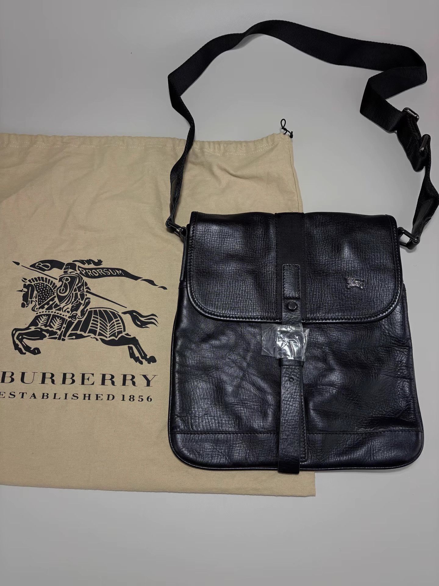 Burberry BURBERRY Leather Shoulder Bag Messenger Bag Size ONE SIZE - 1 Thumbnail