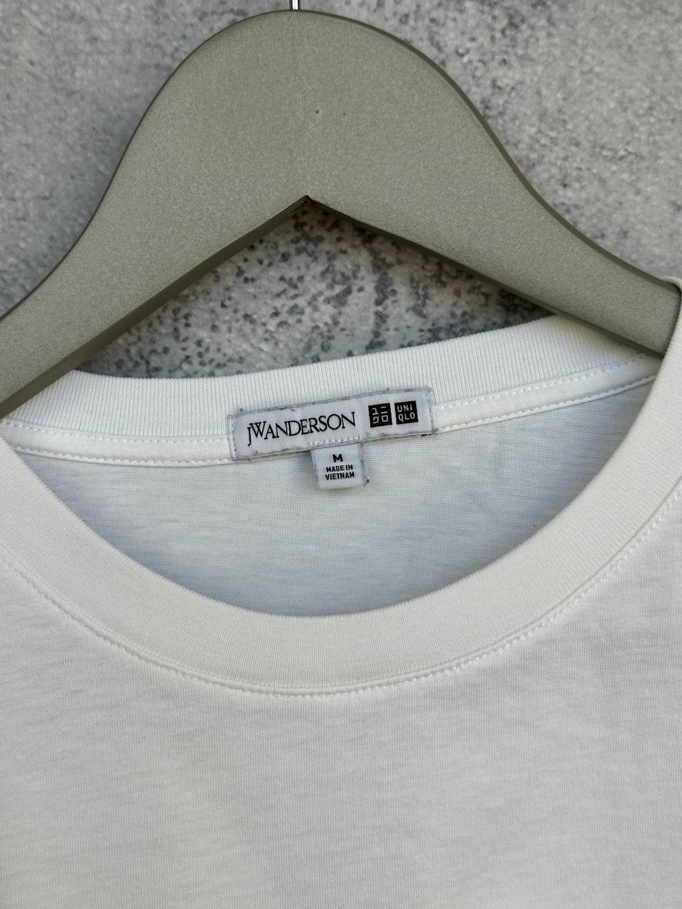 JW Anderson × Uniqlo JW Anderson x Uniqlo Asymmetric Hem Minimalist T-Shirt Size M / US 6-8 / IT 42-44 - 8 Thumbnail