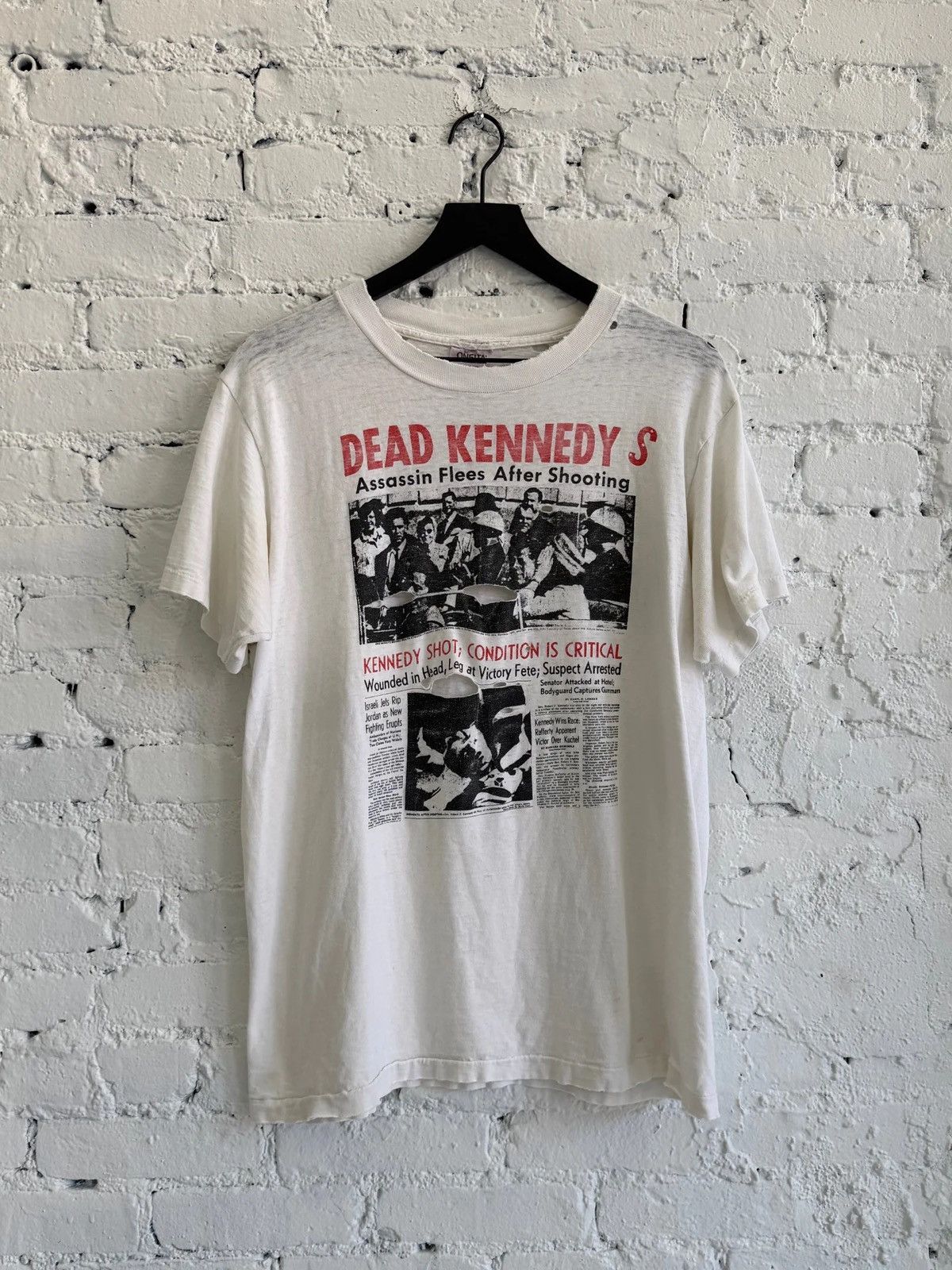 Vintage 1990s Dead Kennedys “Kennedy Shot” Tee Size US XL / EU 56 / 4 - 1 Thumbnail