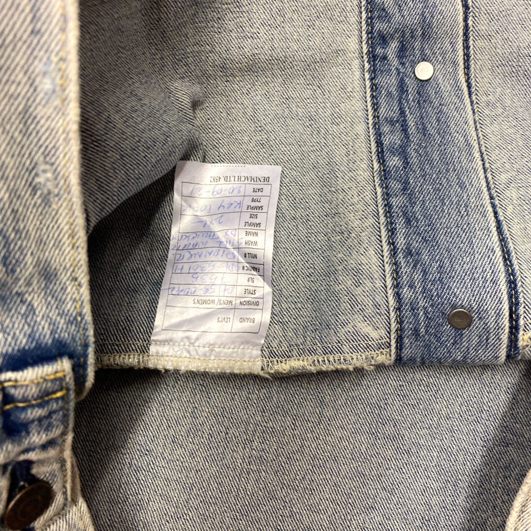 Levi's VINTAGE Levi's Trucker Jacket Denim Light Wash Distressed 2XL Men Blue Jeans Jacket Lined Collared Sample Stock Size US XXL / EU 58 / 5 - 5 Thumbnail