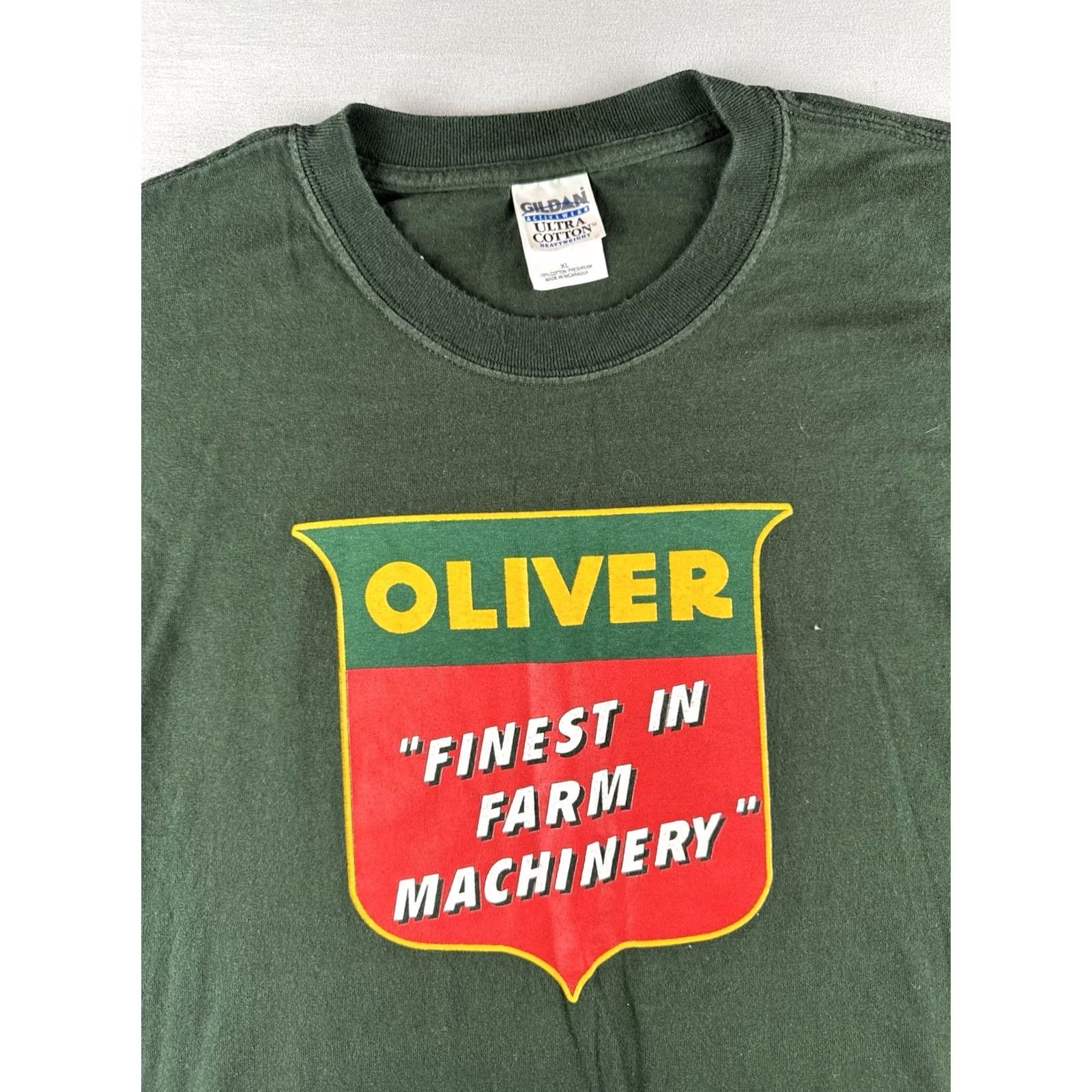 Gildan VINTAGE Gildan Oliver Tractor T-Shirt XL Green Farm Equipment Logo Tee Crew Neck Short Sleeve Mens Regular Cotton 2000s Retro Classic Size US XL / EU 56 / 4 - 4 Thumbnail