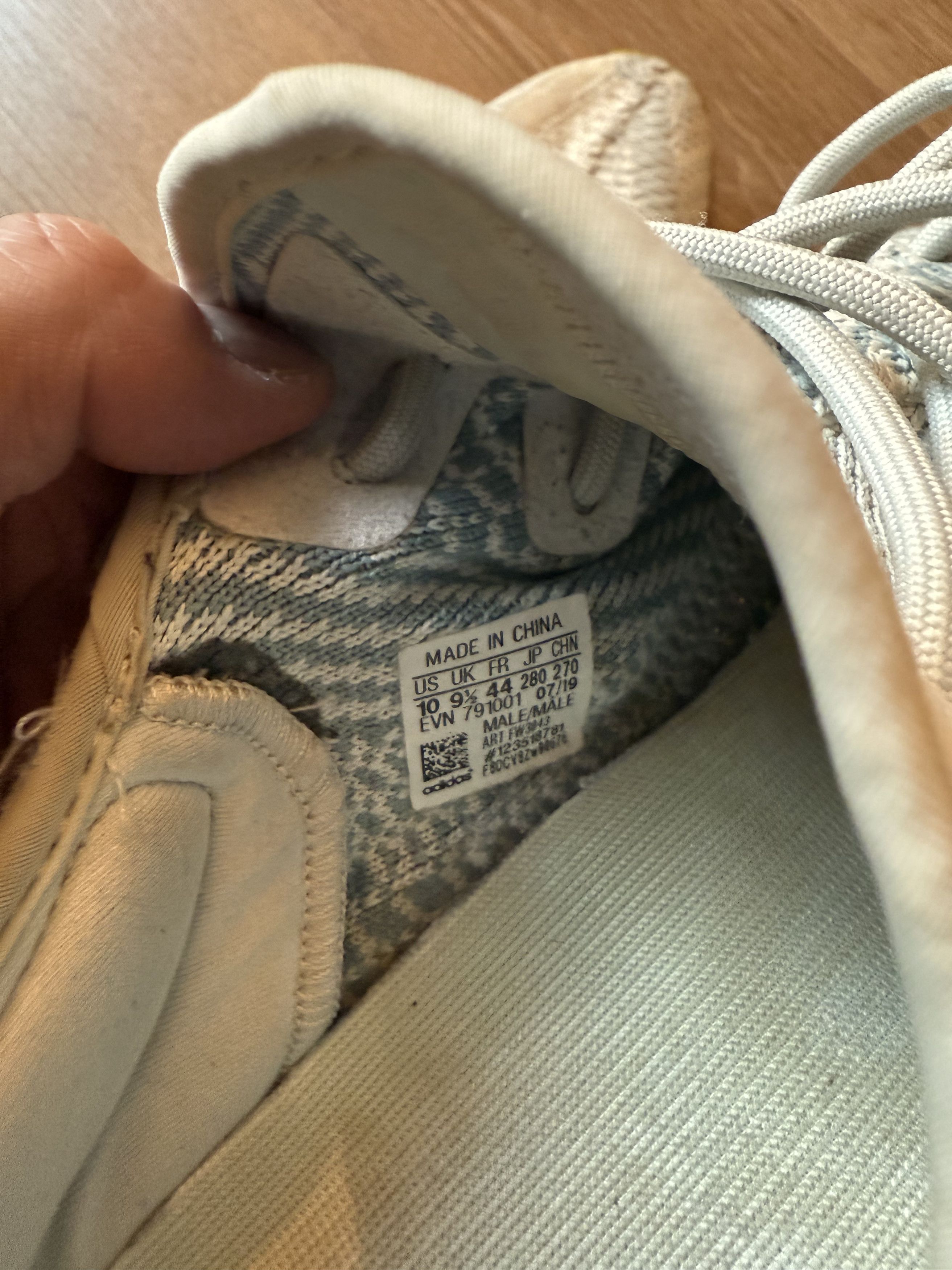 Yeezy Yeezy 350 V2 cloud white Size US 10 / EU 43 - 5 Thumbnail