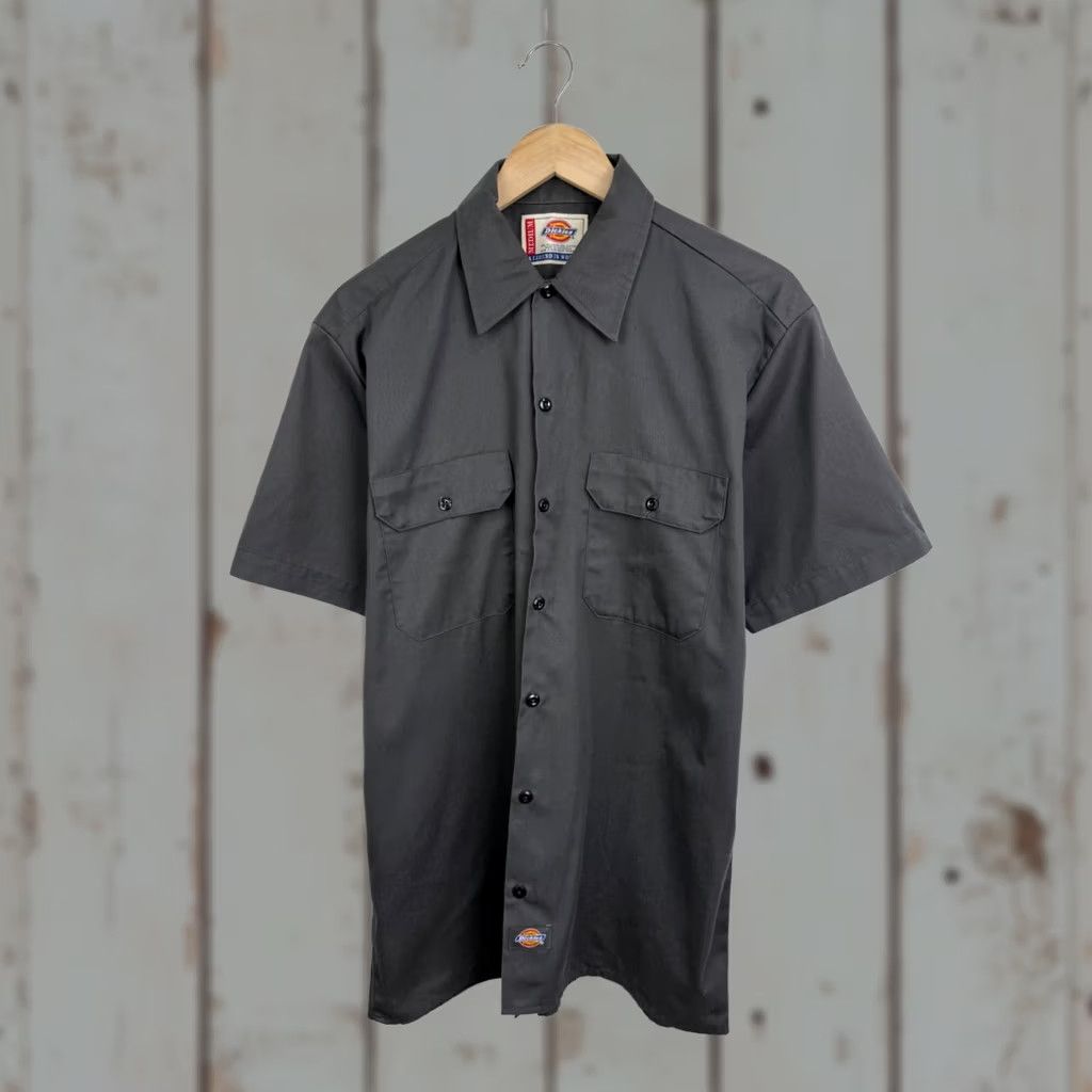 Dickies VINTAGE Dickies Workers Shirt Mens T-Shirt Short Sleeve Gray L 90s 1990s Y2K Rare Retro MidiShoe? Size US L / EU 52-54 / 3 - 1 Thumbnail