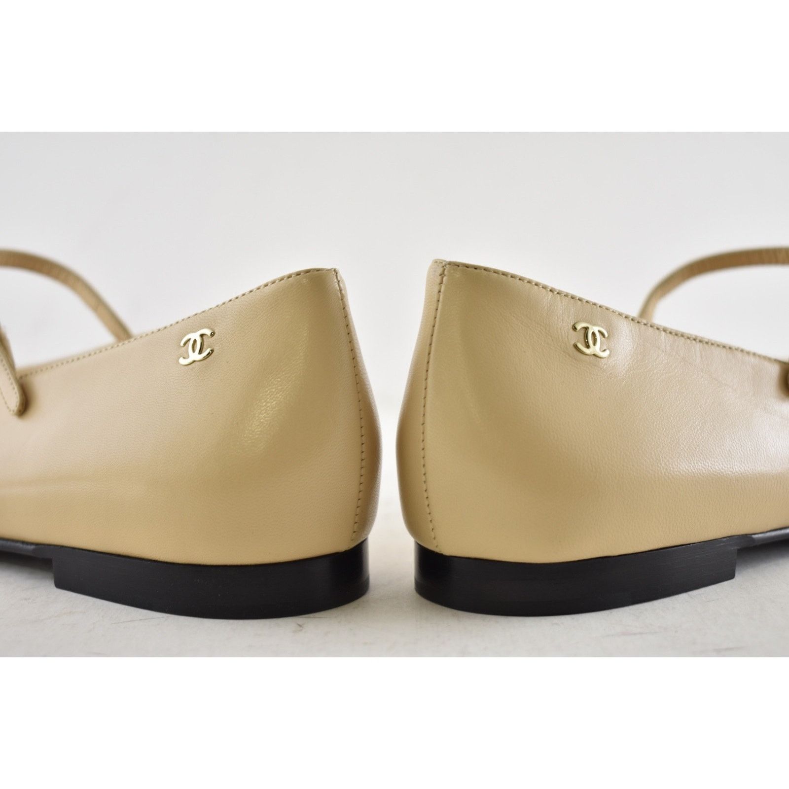 Chanel Chanel 24A Beige Leather Black Logo Mary Jane Ballerina 41.5 Size US 11.5 / IT 41.5 - 15 Thumbnail