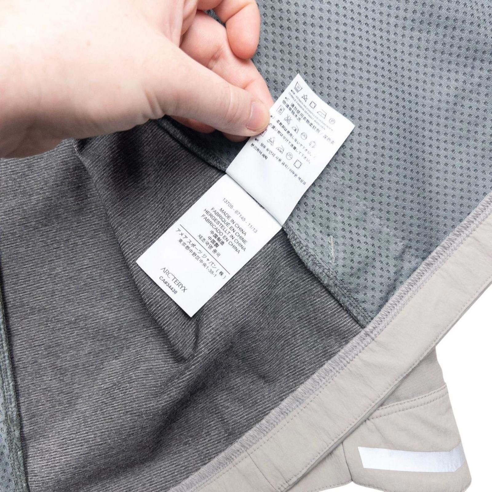 Arc'teryx Vintage Arcteryx A2B Commuter Hardshell Jacket Size M Size US L / EU 52-54 / 3 - 8 Thumbnail