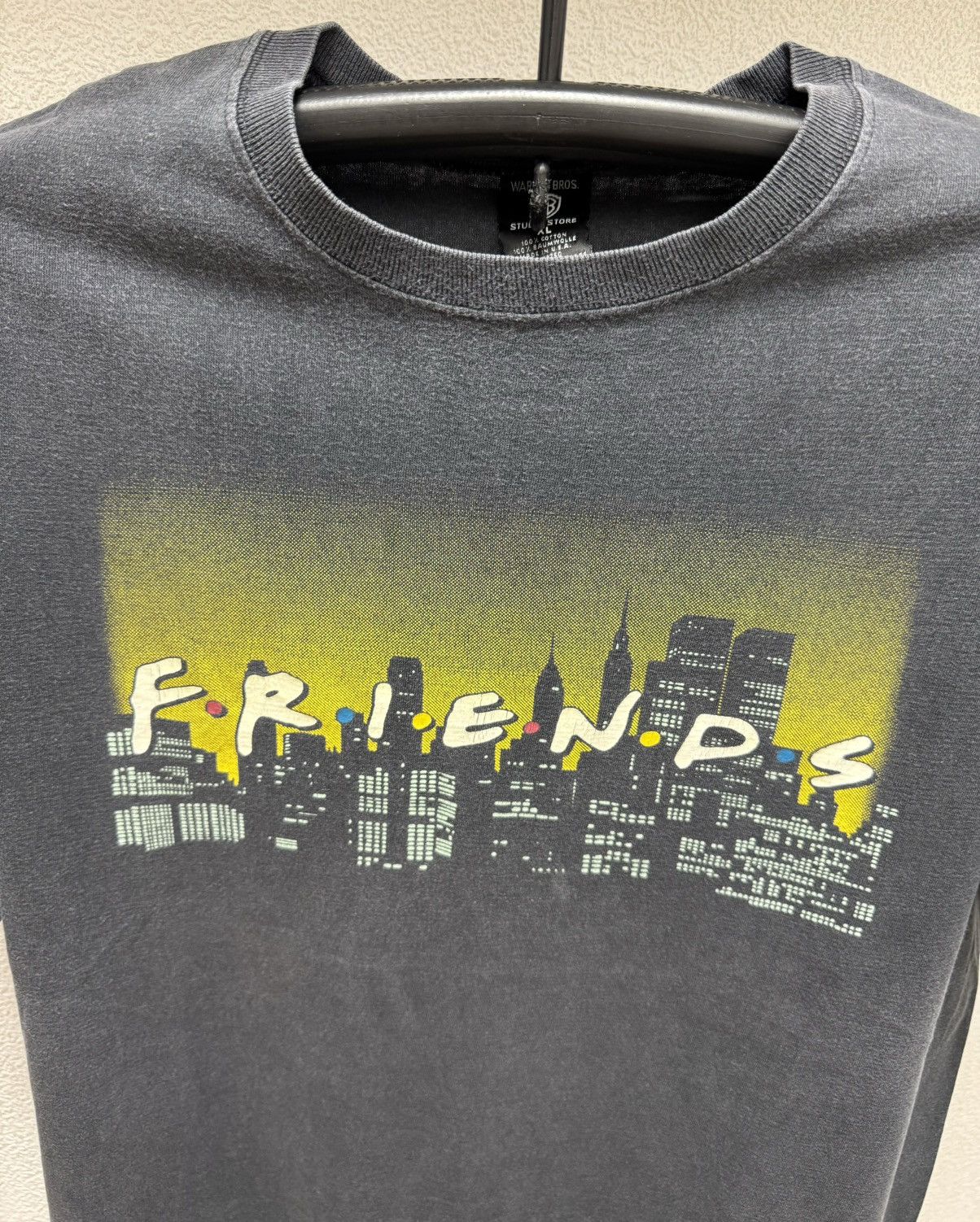 Warner Bros Warner Bros Friends vintage t-shirt single 1990th Xl madeUsa Size US XL / EU 56 / 4 - 2 Thumbnail