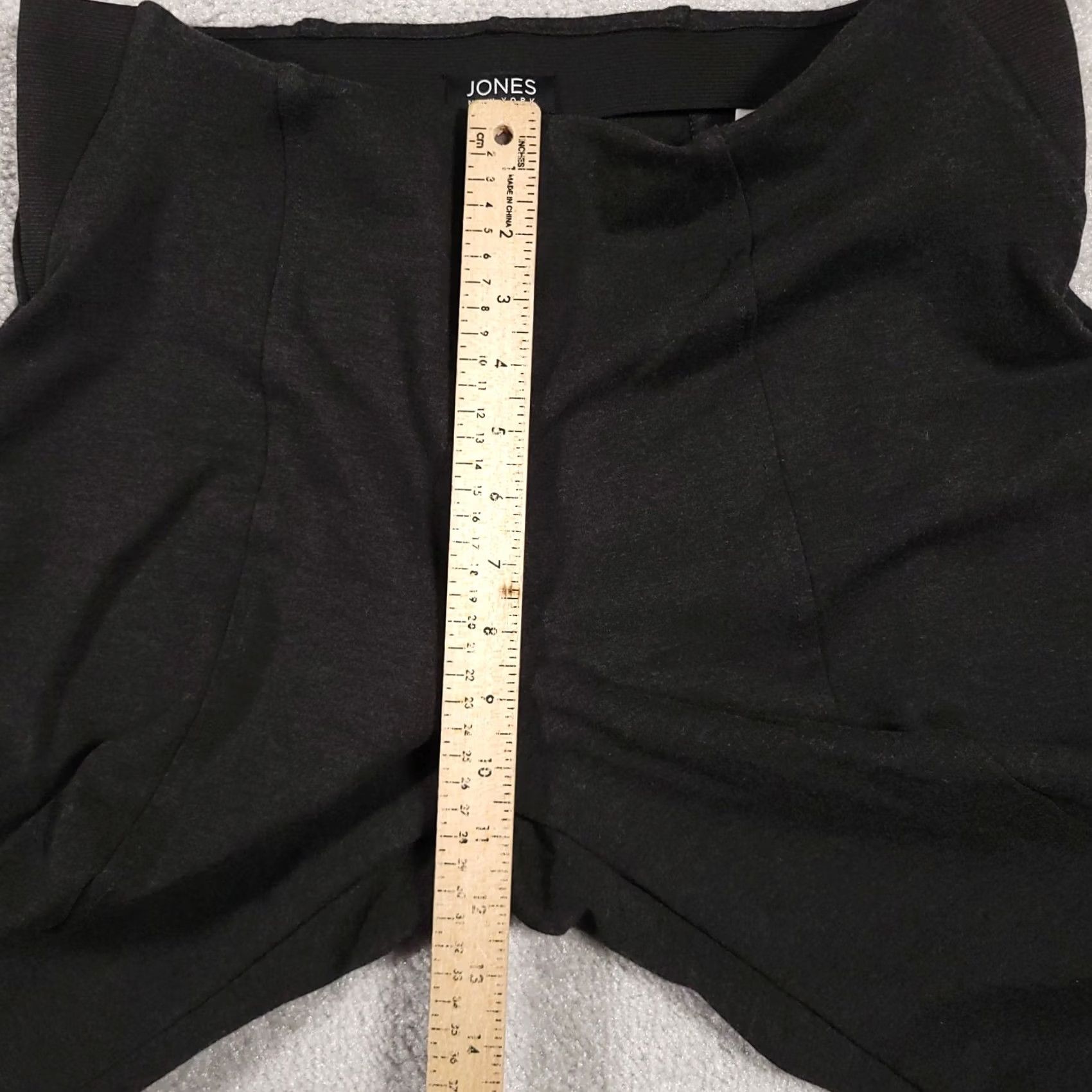 Jones New York Jones New York & Co Pull-On Capri Pants Women's 1X Plus Gray Skinny Stretch dress pants Womens 1X Plus Gray Skinny Stretch Size 40" / US 18 - 7 Thumbnail