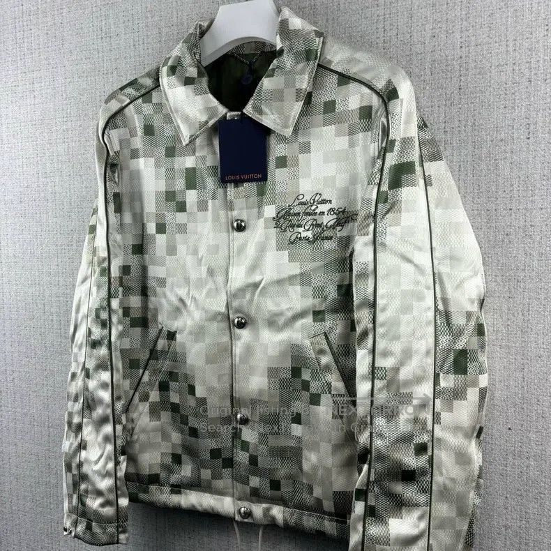 Louis Vuitton Louis Vuitton SS25 jacquard full-print single-breasted dra Size US S / EU 44-46 / 1 - 2 Thumbnail