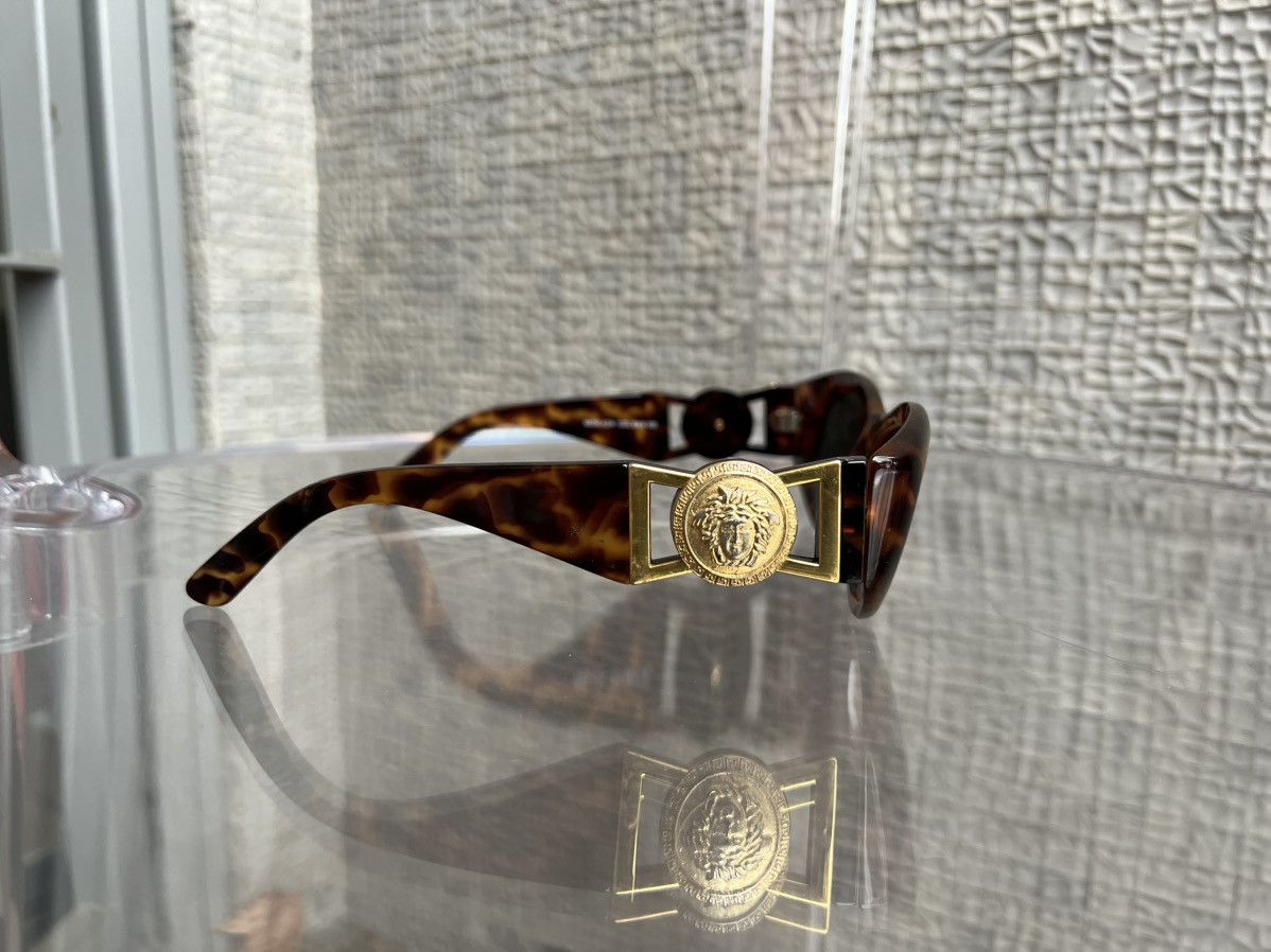 Versace Gianni Versace Medusa Logo Biggie Cat-Eye Sunglasses Unisex Size ONE SIZE - 4 Thumbnail