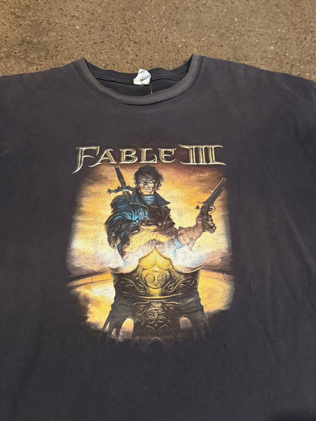 Vintage Vintage faded fable 3 xbox promo gaming tee Size US XL / EU 56 / 4 - 1 Thumbnail
