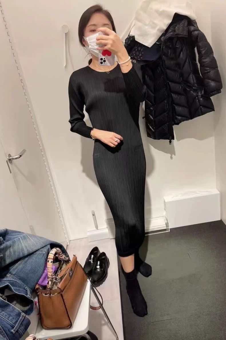 Issey Miyake Issey Miyake size:2 Black pleated dress Size S / US 4 / IT 40 - 3 Thumbnail