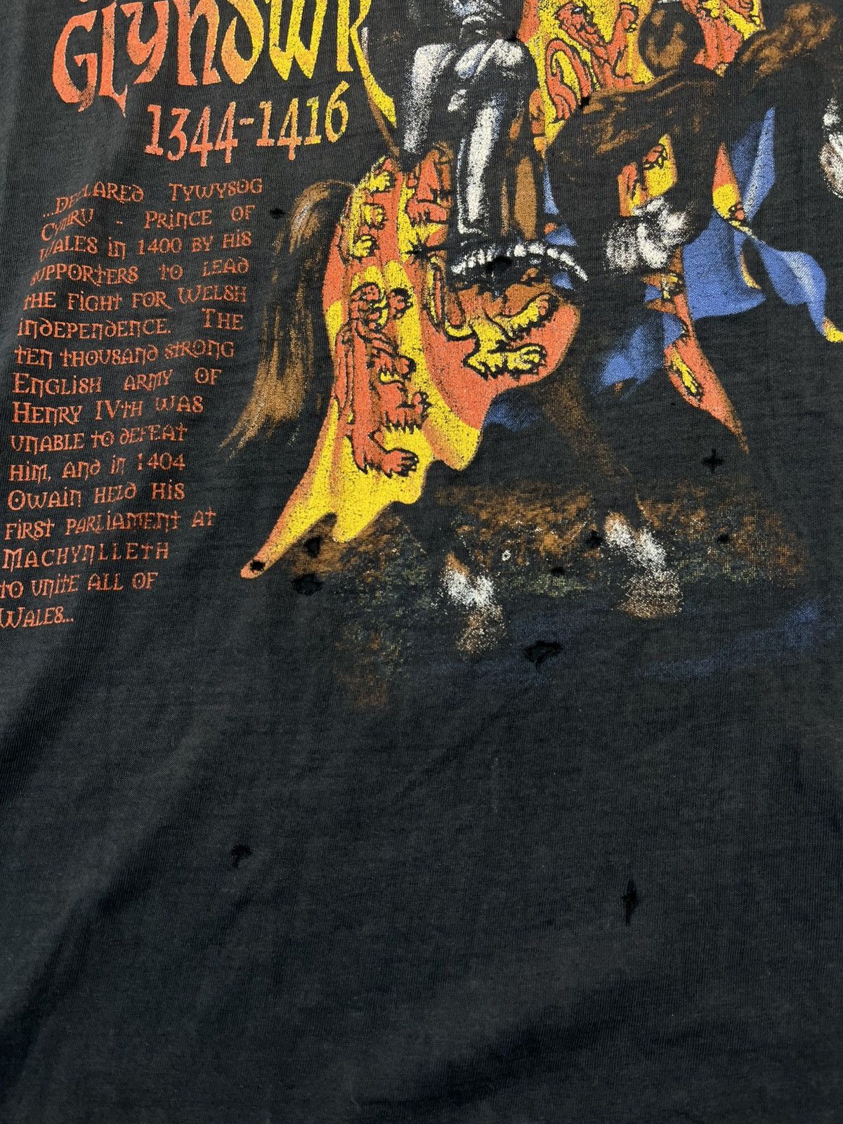 Band Tees Vintage Owain Glyndwr Crusader Tee Faded Distressed Size US L / EU 52-54 / 3 - 11 Thumbnail