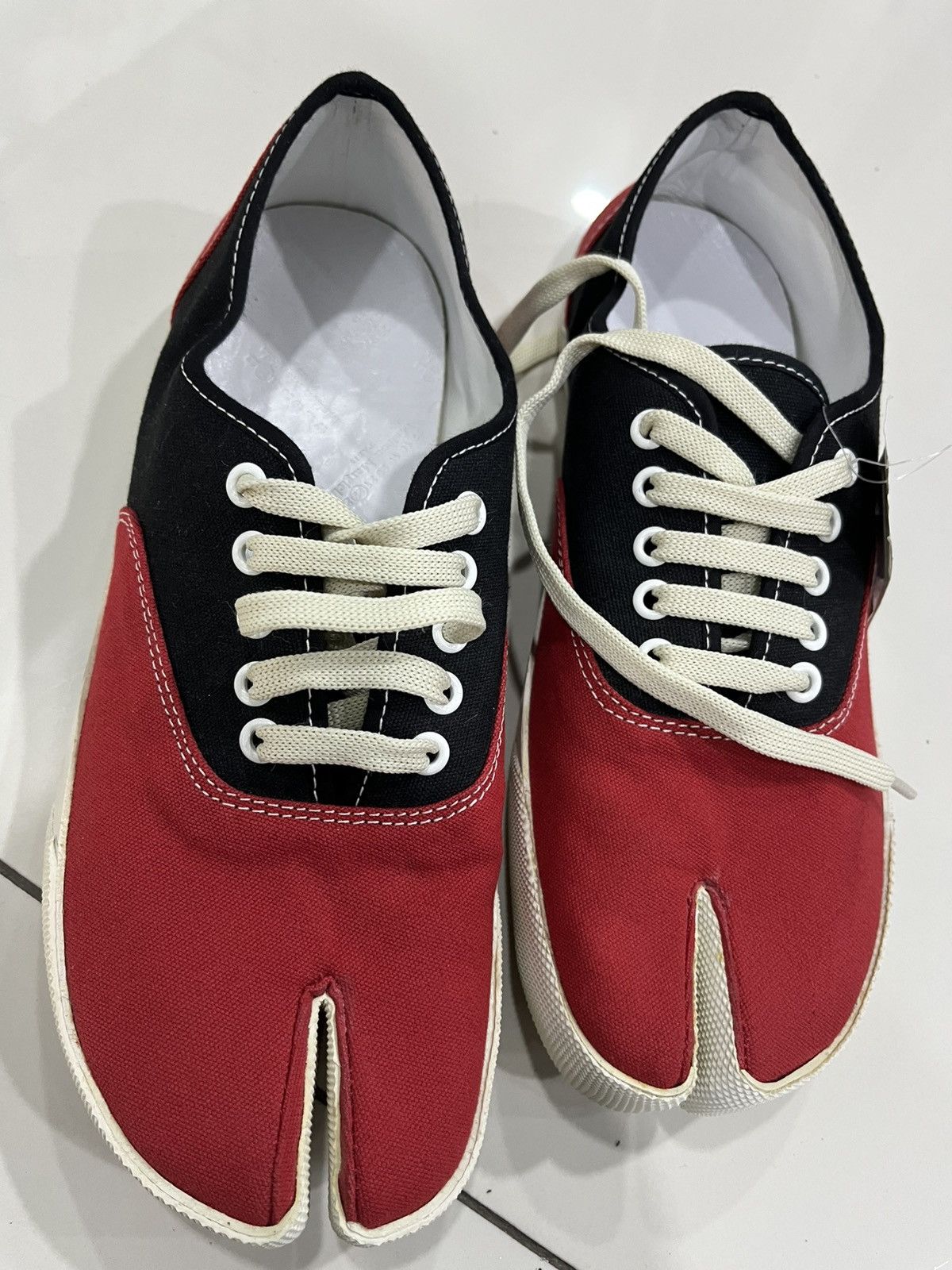 Maison Margiela Maison Margiela Tabi Canvas Sneakers EU:40 RED Size US 7 / EU 40 - 2 Thumbnail