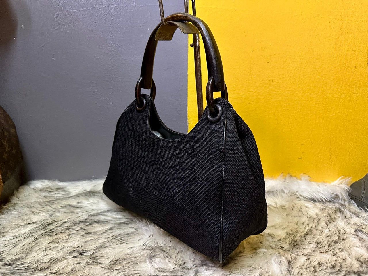 Gucci Authentic Gucci Canvas Wooden Handle Hobo Bag Size ONE SIZE - 2 Thumbnail
