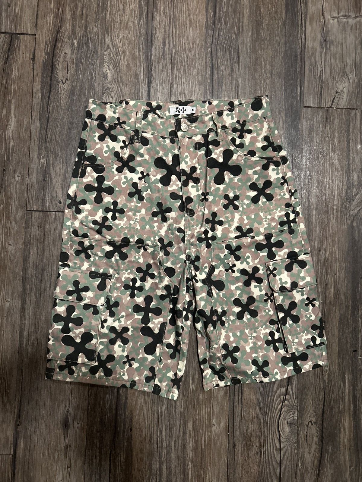 Plus One Clothing Plus one camo shorts Size US 30 / EU 46 - 1 Thumbnail