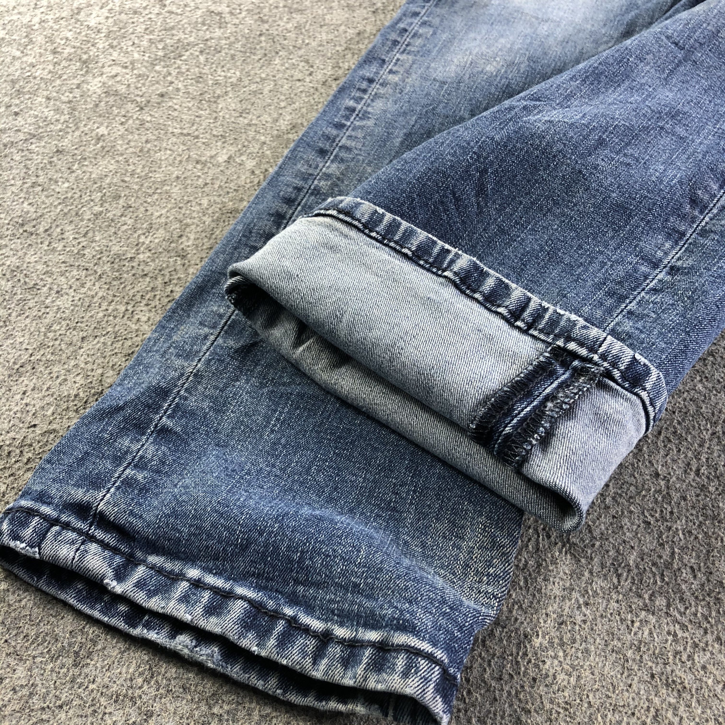 Levi's Vintage Blue Wash Levis Jeans-J4096 Size US 31 - 6 Thumbnail