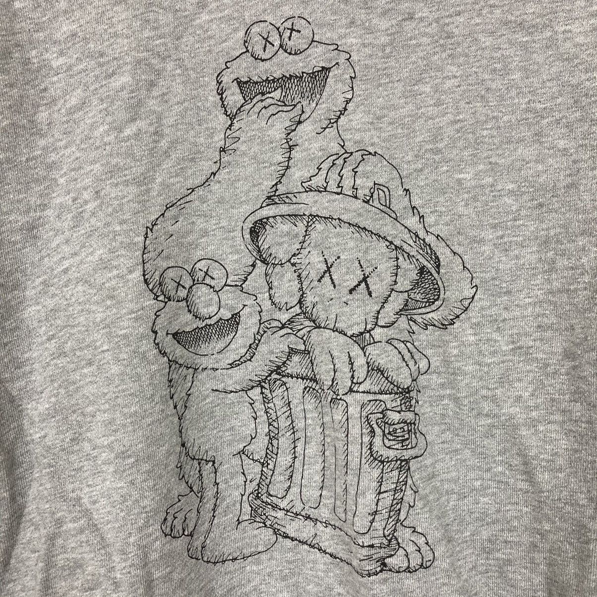 Kaws × Uniqlo Uniqlo x Kaws x Sesame Street Crewneck Sweatshirt Grey Size US S / EU 44-46 / 1 - 2 Thumbnail