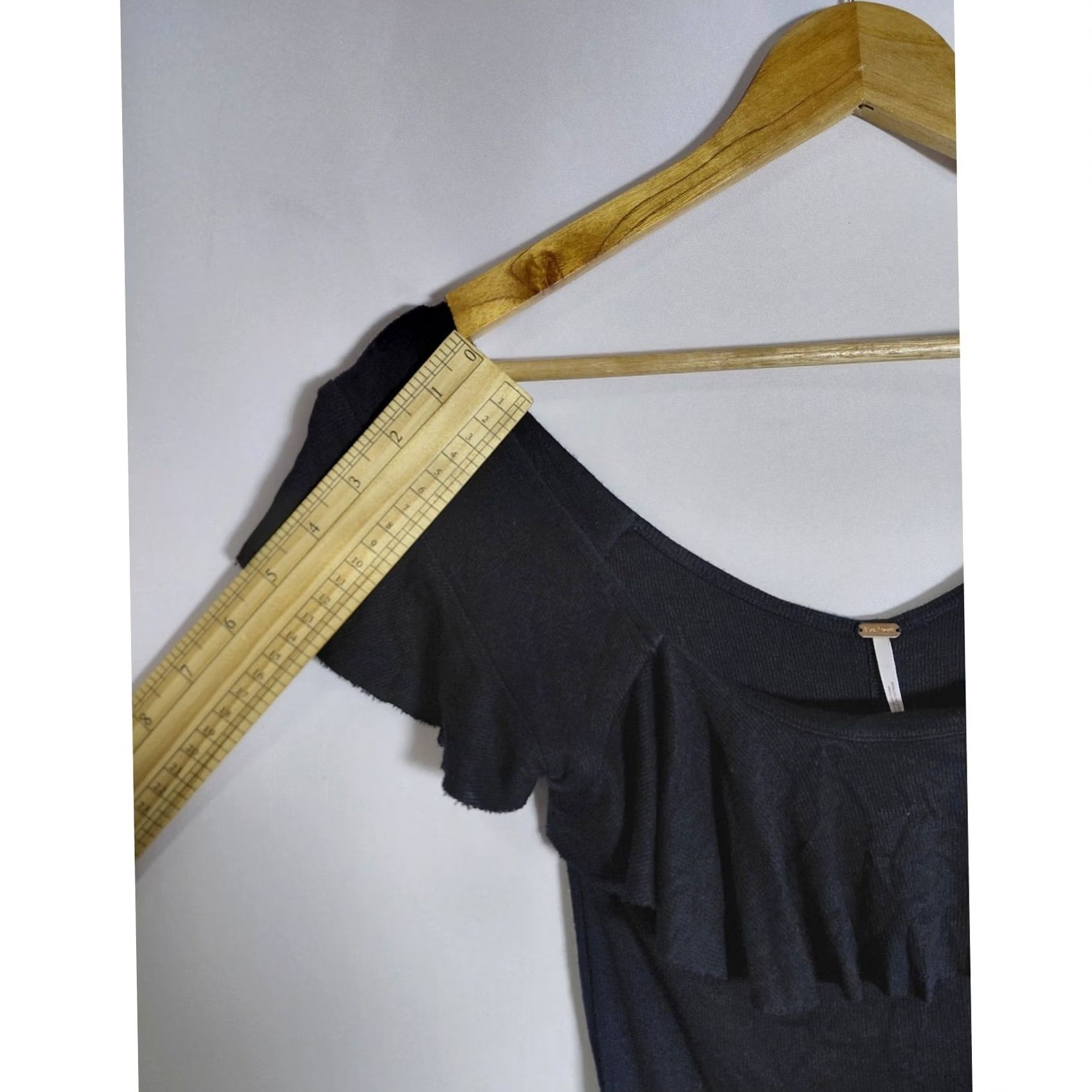 Free People Free People Black Ruffle Off-Shoulder Top Solid Knit Short Sleeve Women Size M Size M / US 6-8 / IT 42-44 - 6 Thumbnail
