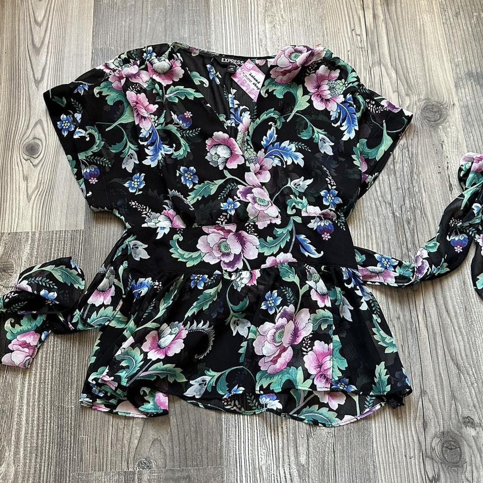 Express express black mesh floral v neck blouse top shirt Size XS / US 0-2 / IT 36-38 - 1 Thumbnail