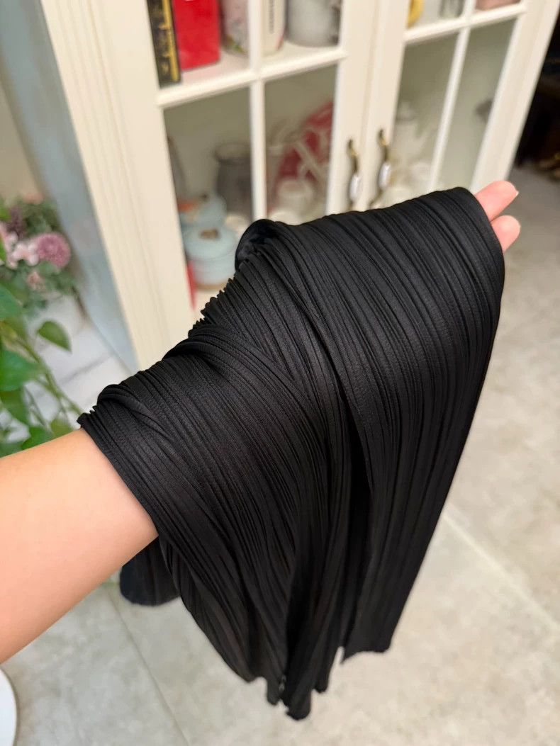 Issey Miyake Issey Miyake size:4 Black pleated trousers and straight-le Size 31" - 9 Thumbnail