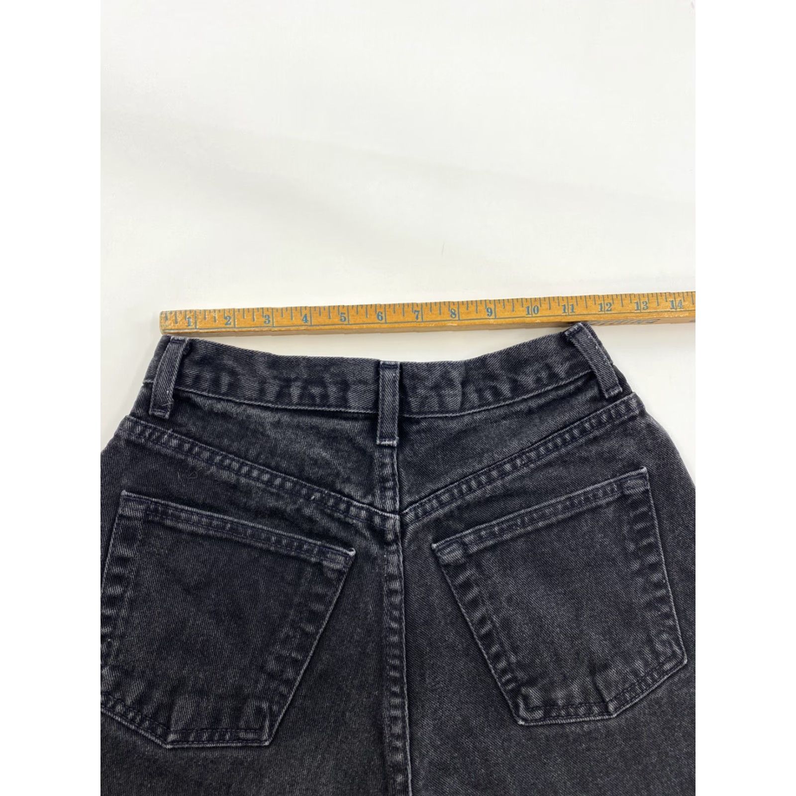 Gap VINTAGE Gap Denim Shorts Women’s 2 Black High Waisted Cut-Off Jean Casual Bohemian Festival American Cotton Denim Womens 2 Black Zip Short Size 26" / US 2 / IT 38 - 4 Thumbnail