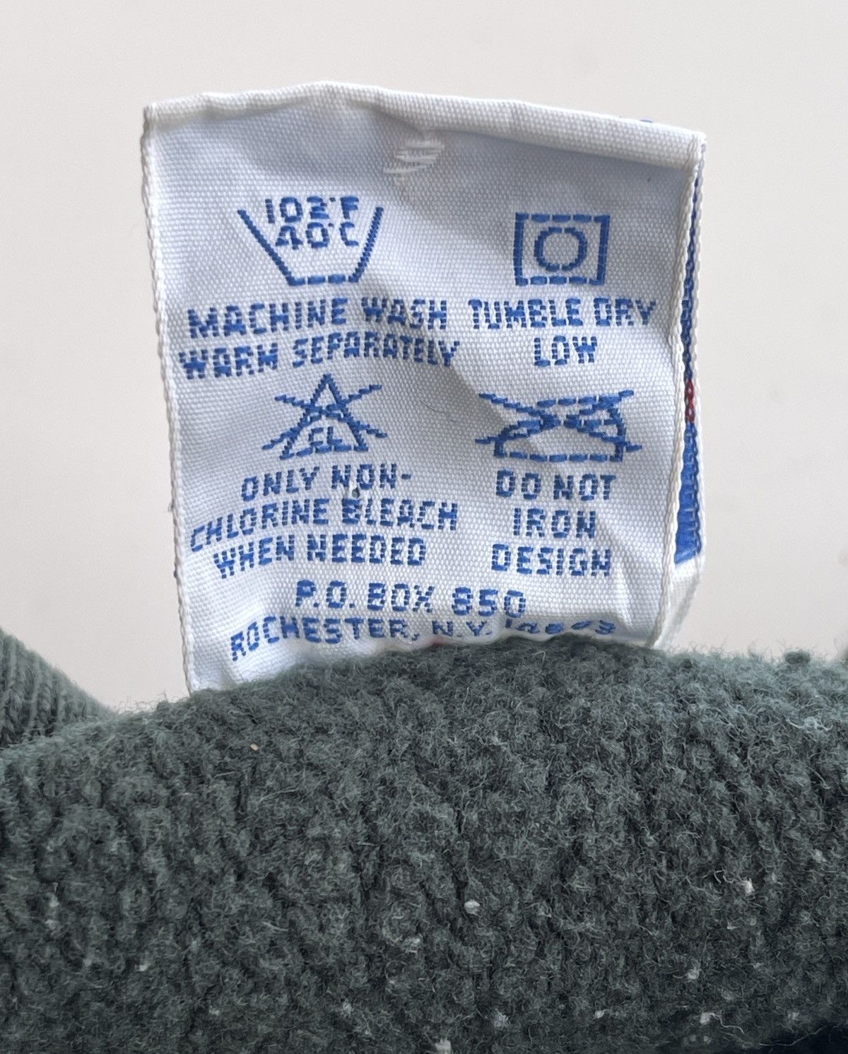 Champion 90s Champion Reverse Weave Connecticut College Size US L / EU 52-54 / 3 - 12 Thumbnail