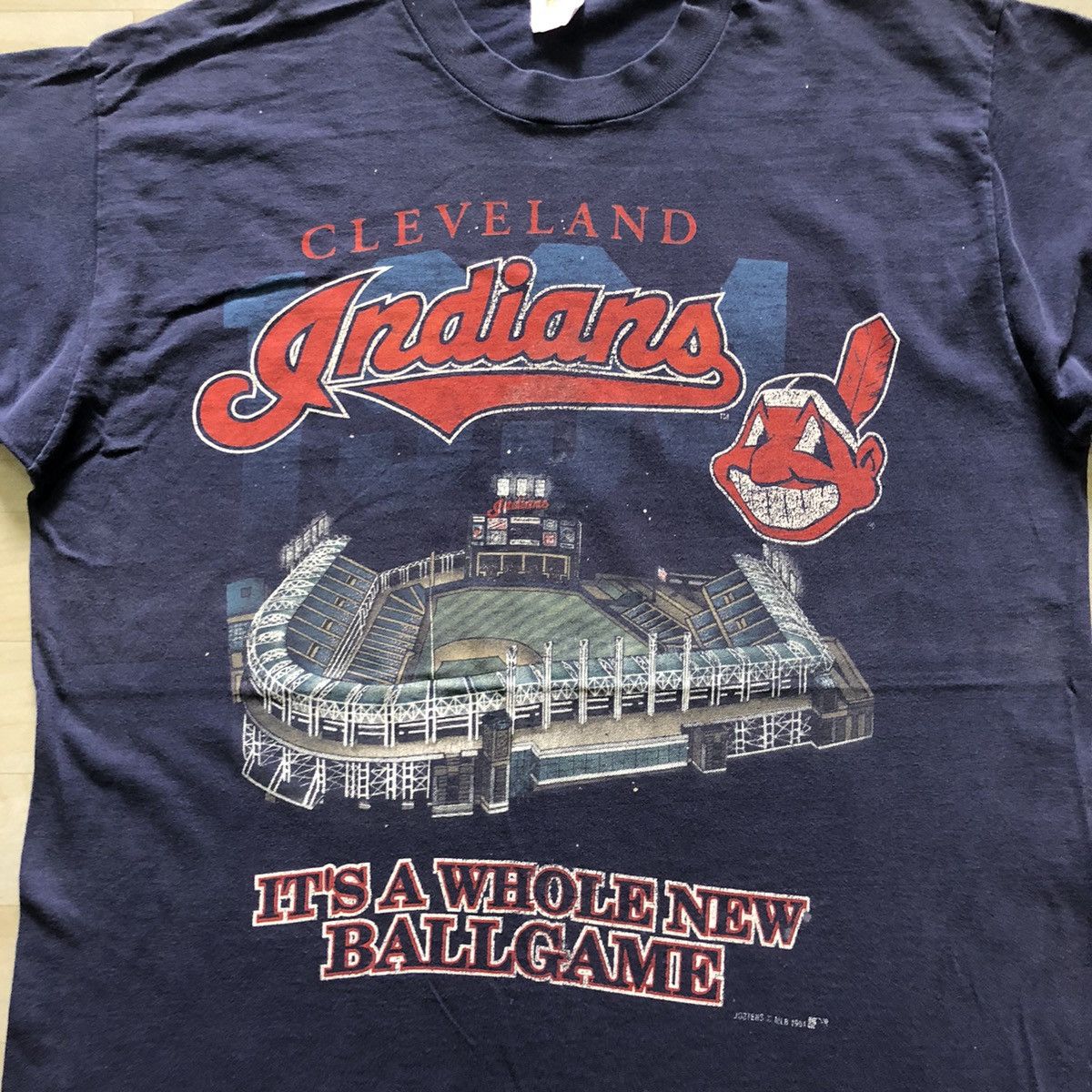 Fruit Of The Loom × MLB × Vintage Vintage 90s Distressed Cleveland Indians MLB TShirt Size US L / EU 52-54 / 3 - 2 Thumbnail