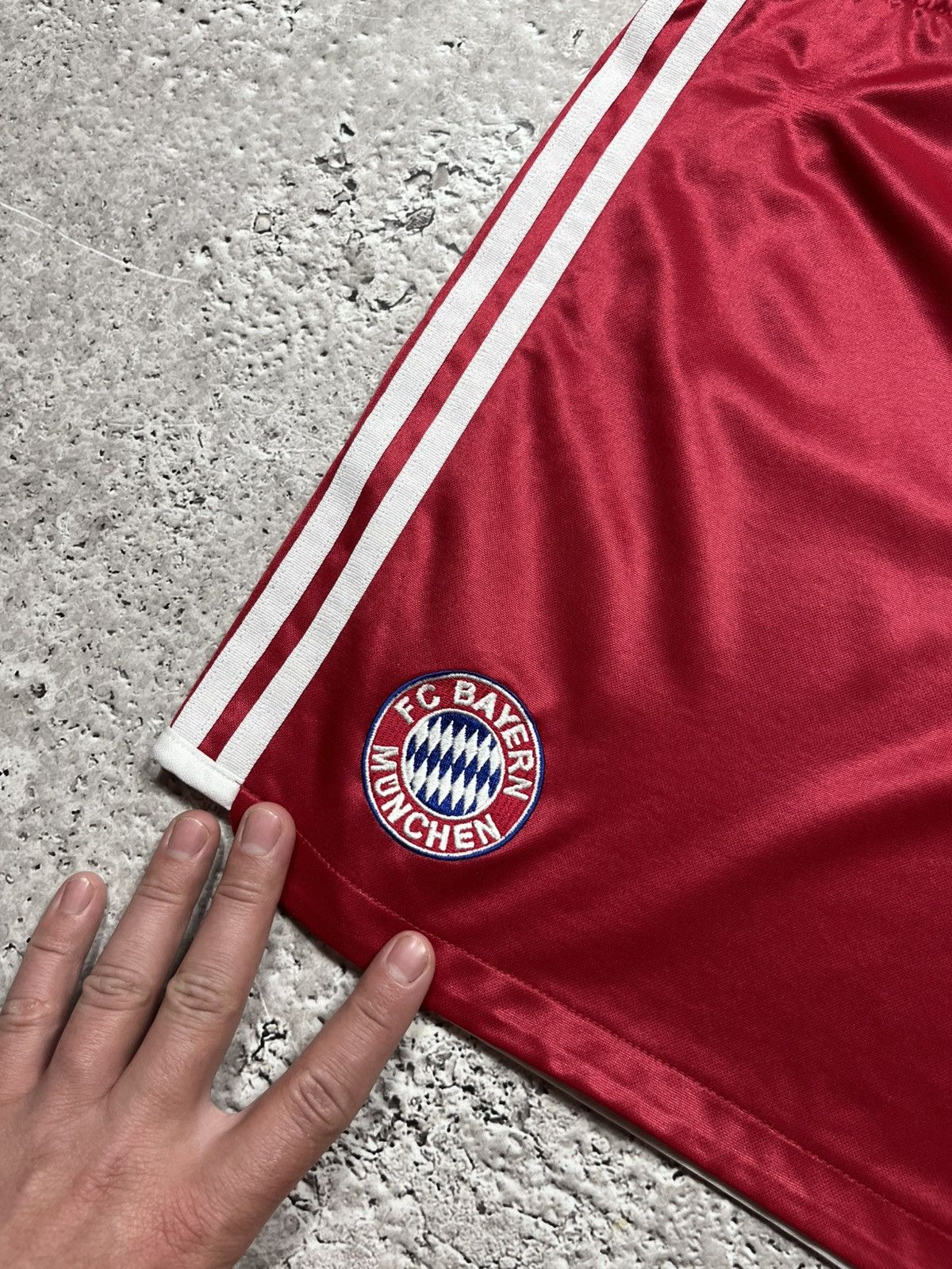 Adidas × Vintage Adidas Bayern Munich Red Football Shorts M Made in Portugal Size US 32 / EU 48 - 4 Thumbnail
