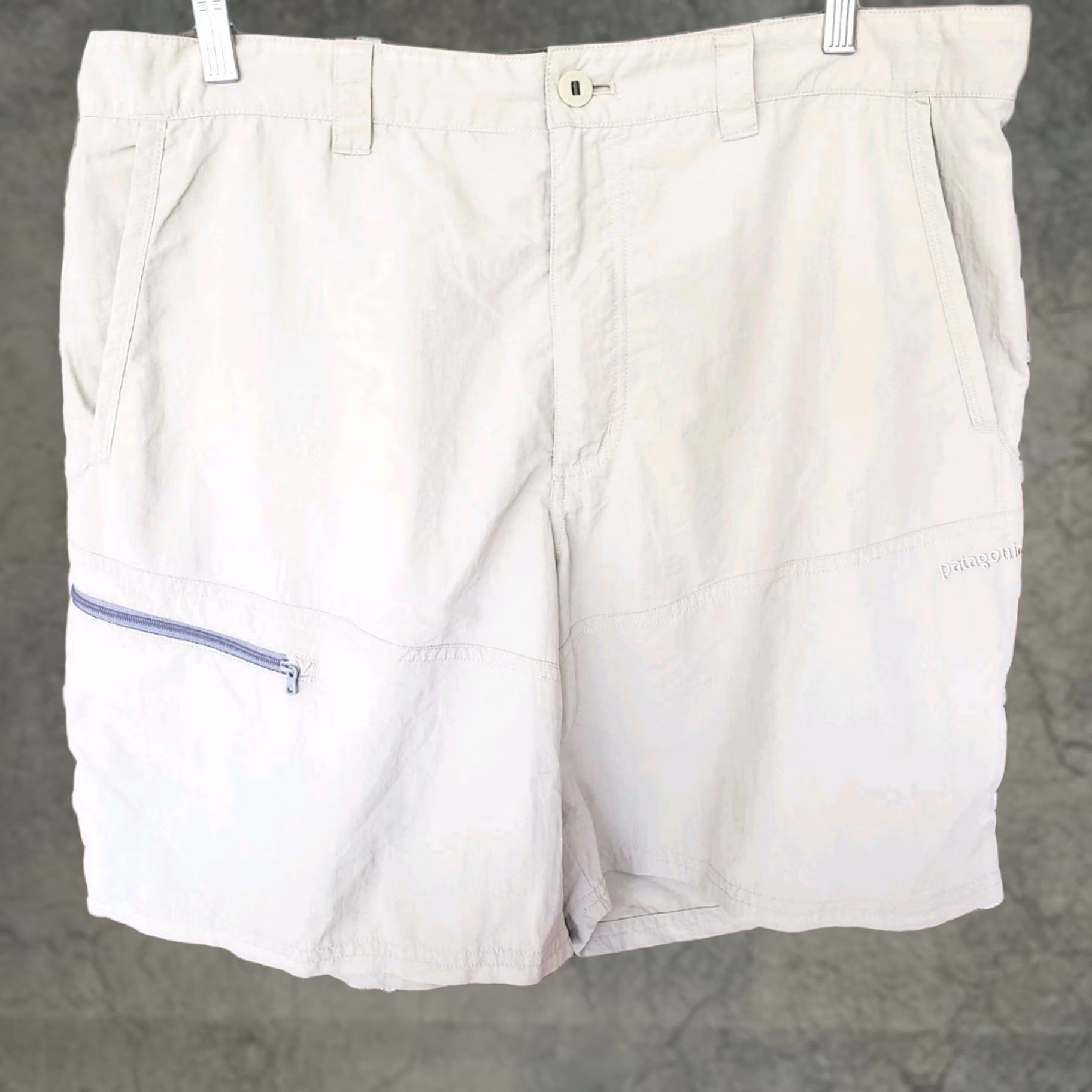 Patagonia VINTAGE Patagonia Shorts Men XL Beige Khaki Nylon Hiking Tech Pockets 38x8 Work Wear Size US 36 / EU 52 - 1 Thumbnail