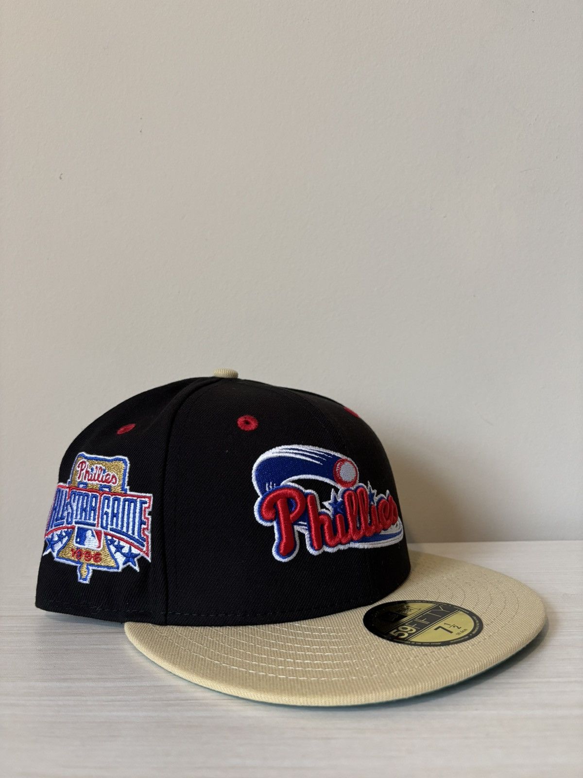 Philadelphia Phillies Fitted Size 1/2 Lids