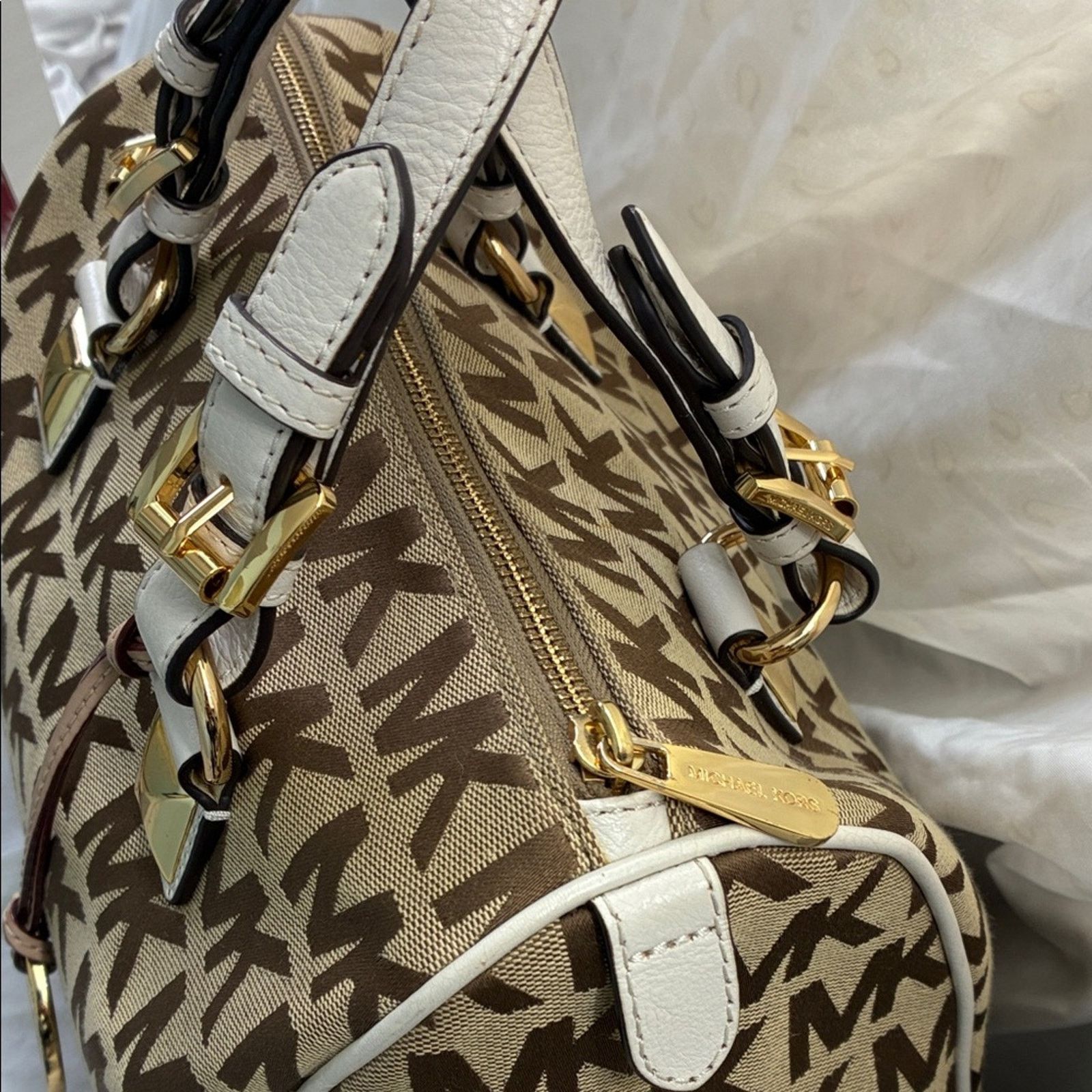 Michael Kors Michael Kors Grayson Monogram Handbag Size ONE SIZE - 4 Thumbnail