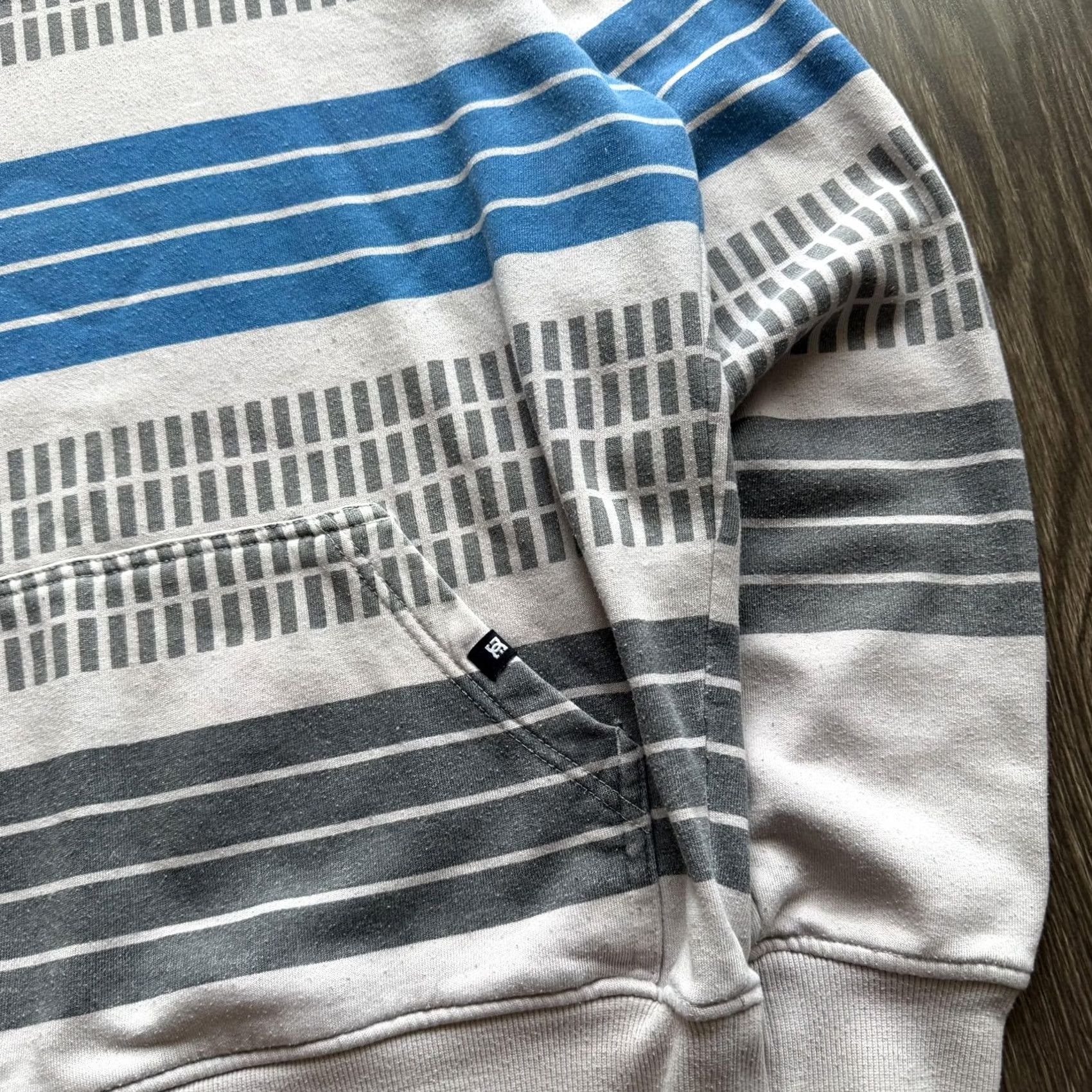 Vintage VINTAGE DC Shoes Hoodie Striped Small Beige Blue Fleece Pullover Sweatshirt Mens S Knit Crew Neck Hooded Pockets Sweatshirt Size US S / EU 44-46 / 1 - 5 Thumbnail
