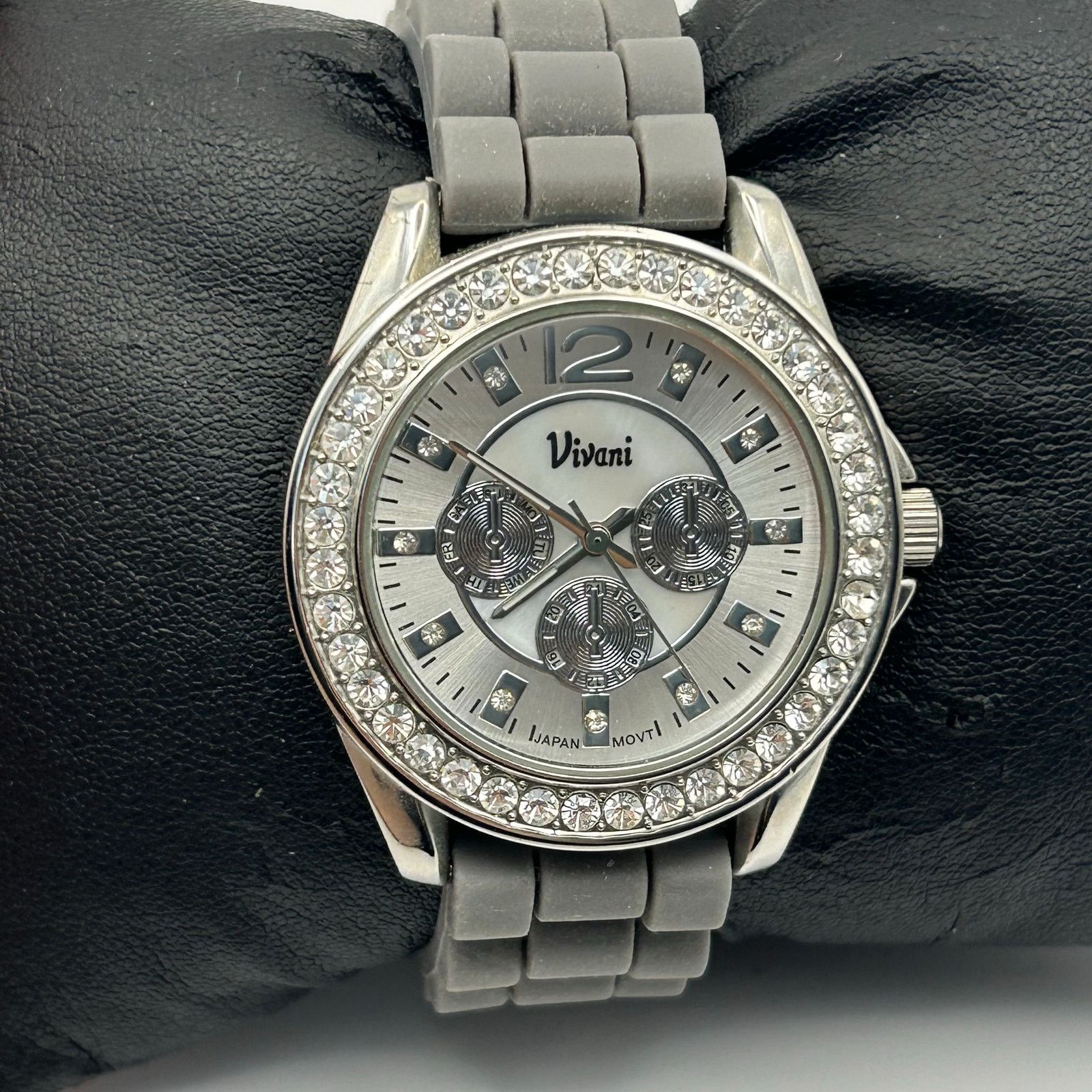 The Unbranded Brand Vivani Silver Tone Dial Round Crystal Accent Silicone Band Size ONE SIZE - 1 Thumbnail