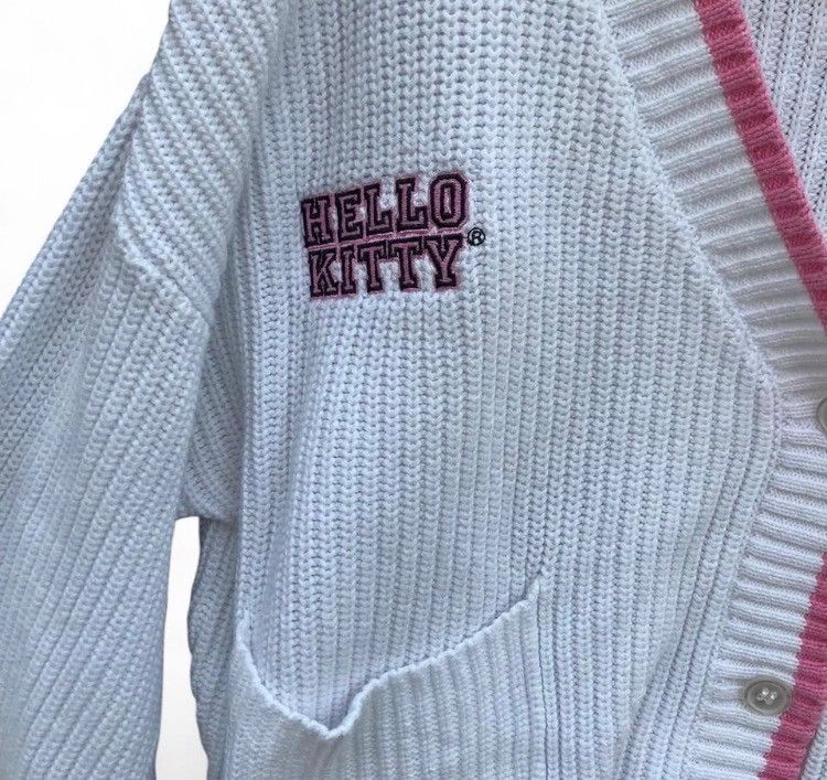 Forever 21 Forever 21 x Sanrio Hello Kitty cardigan in size XL Size XL / US 12-14 / IT 48-50 - 4 Thumbnail