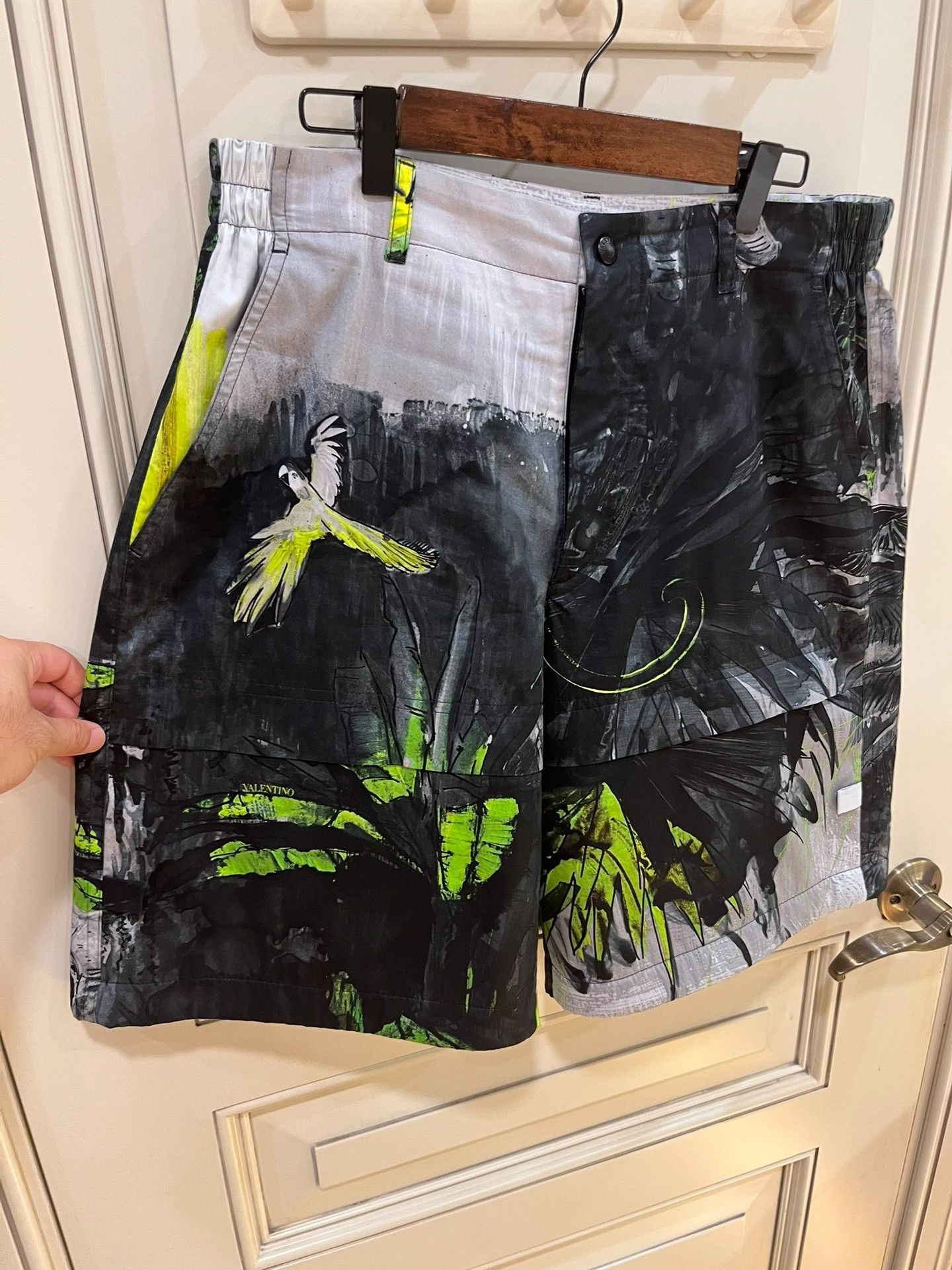 Valentino Valentino Limited Tropical Print Shorts Size US 30 / EU 46 - 1 Preview