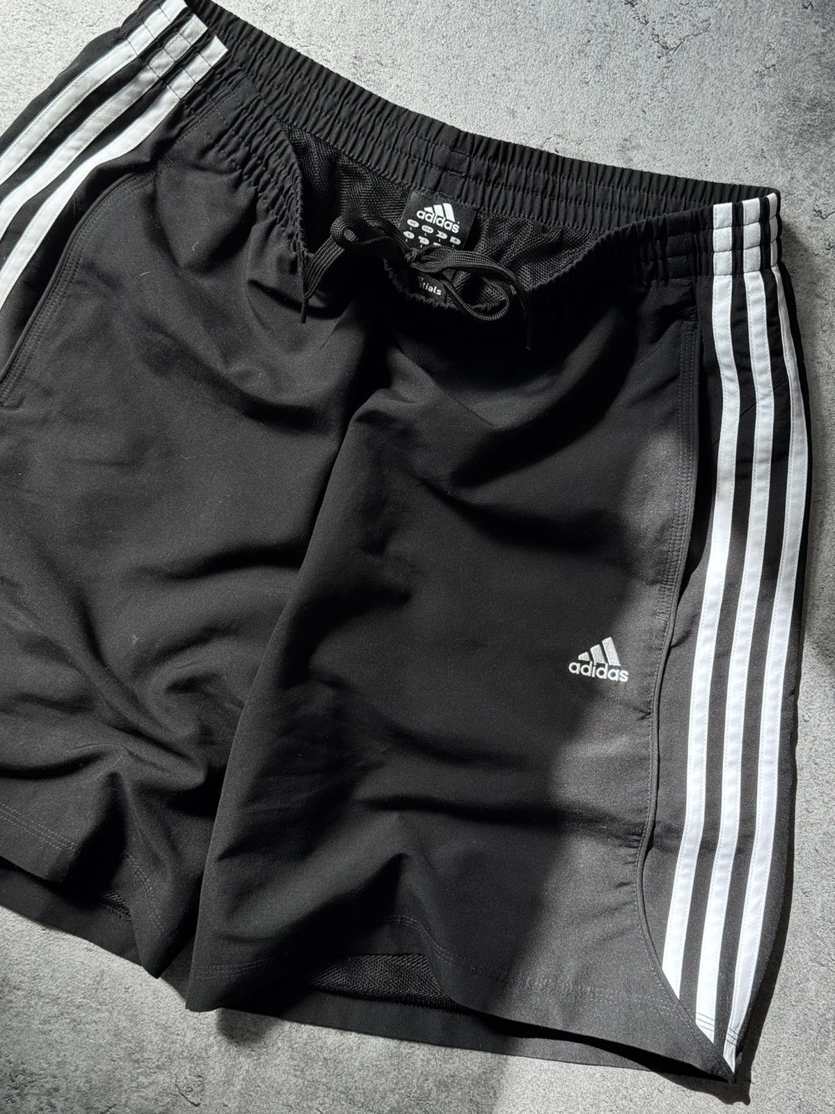 Adidas × Vintage Vintage Y2K Adidas Pinterest Shorts Streetwear 90s Size US 32 / EU 48 - 3 Thumbnail