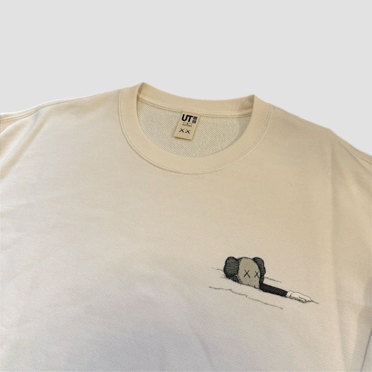 Kaws Uniqlo X Kaws Sweatshirt Size US M / EU 48-50 / 2 - 11 Thumbnail