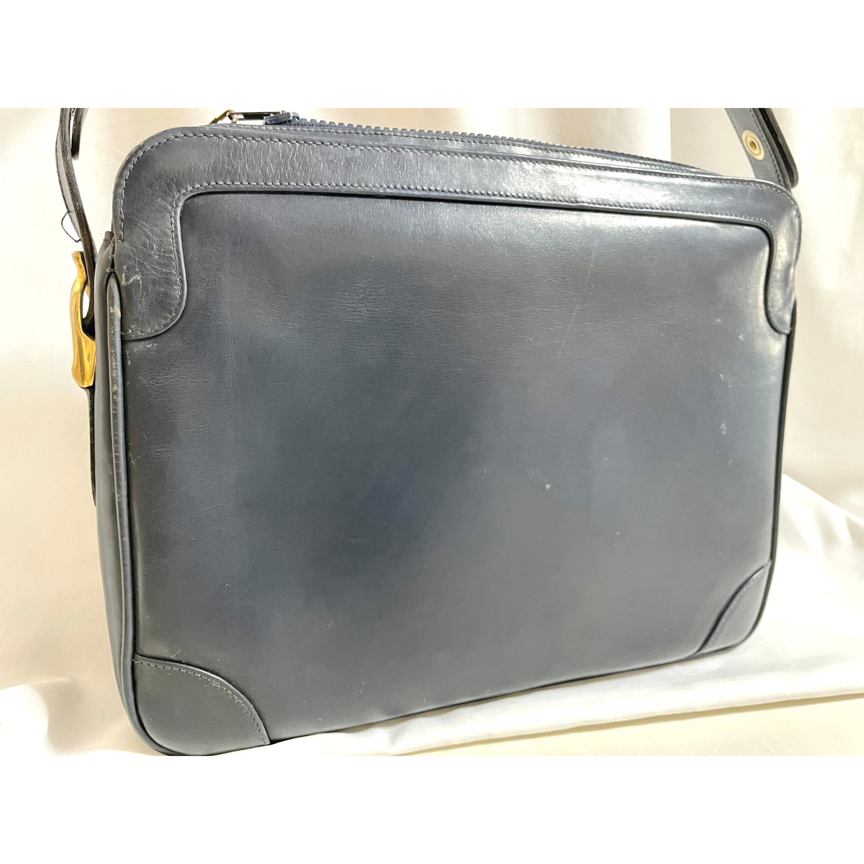 Celine Vintage Celine navy genuine leather shoulder bag. Triomphe Size ONE SIZE - 4 Thumbnail