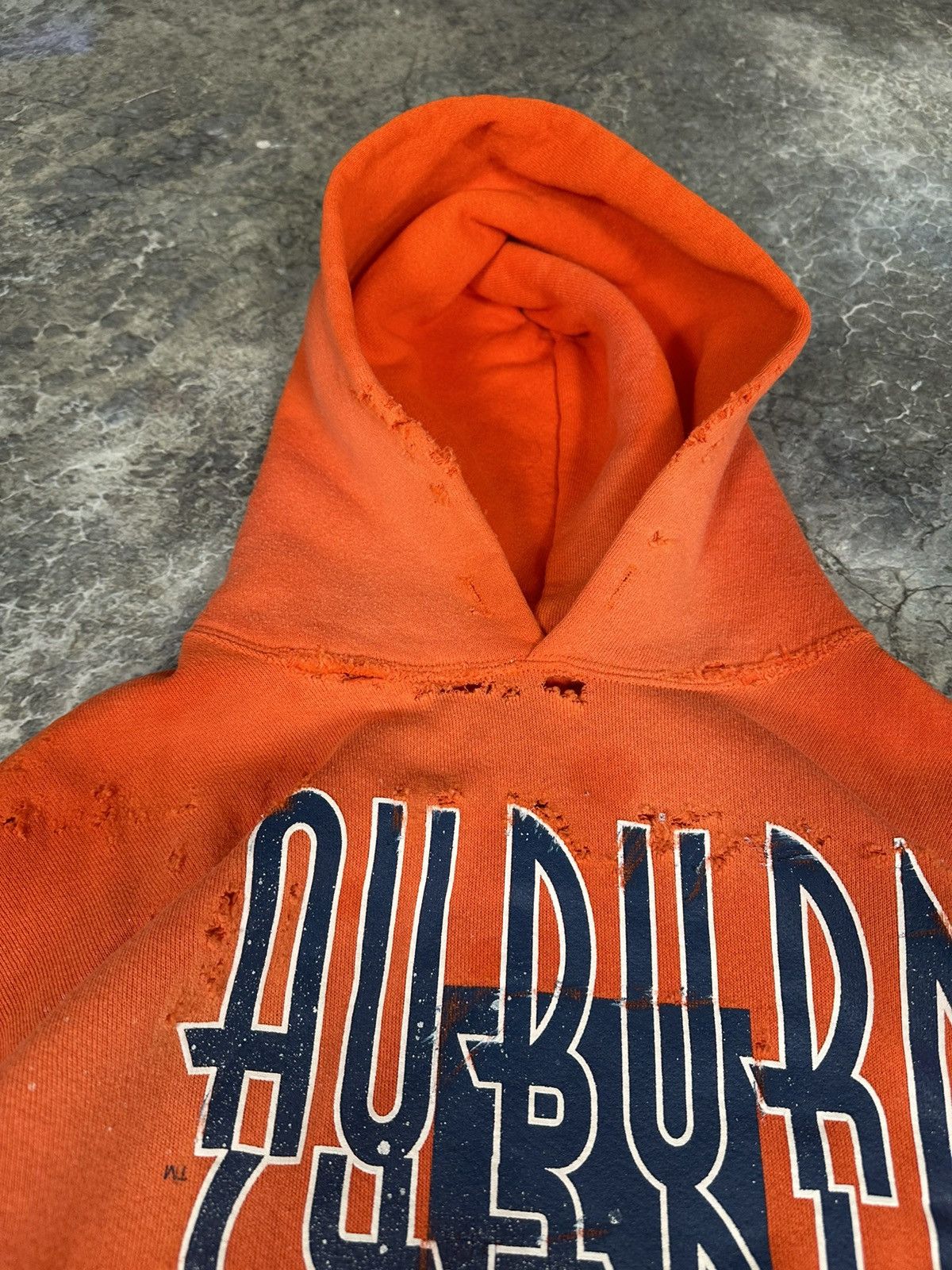 Vintage Vintage Thrashed Auburn Tigers Hoodie Size US L / EU 52-54 / 3 - 5 Thumbnail